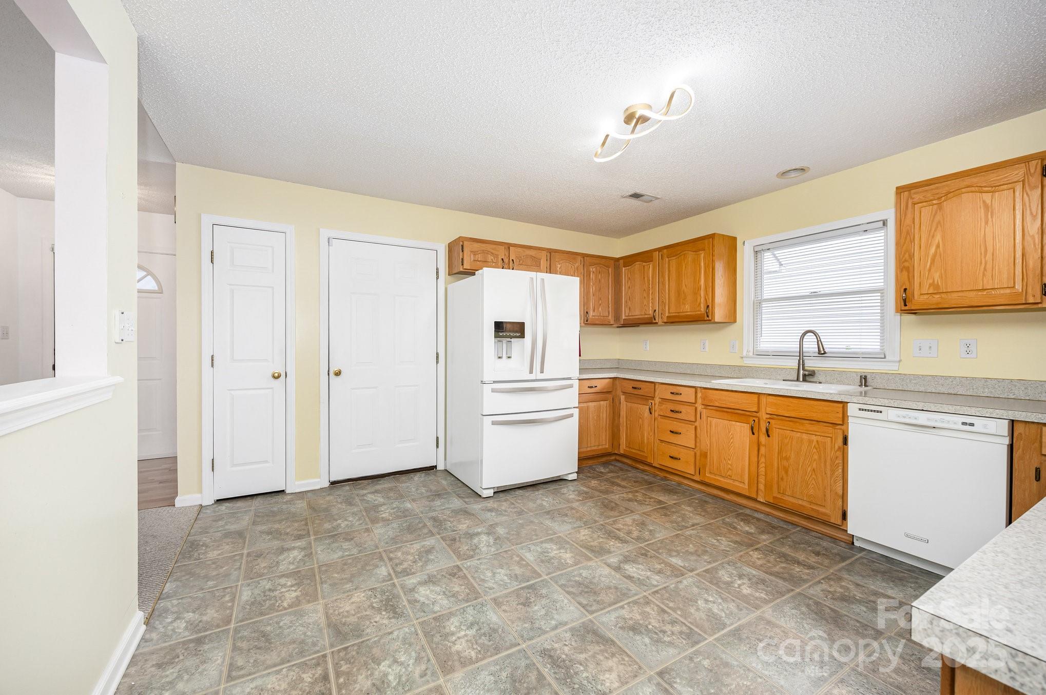 202 Hidden Creek Circle Property Photo 11