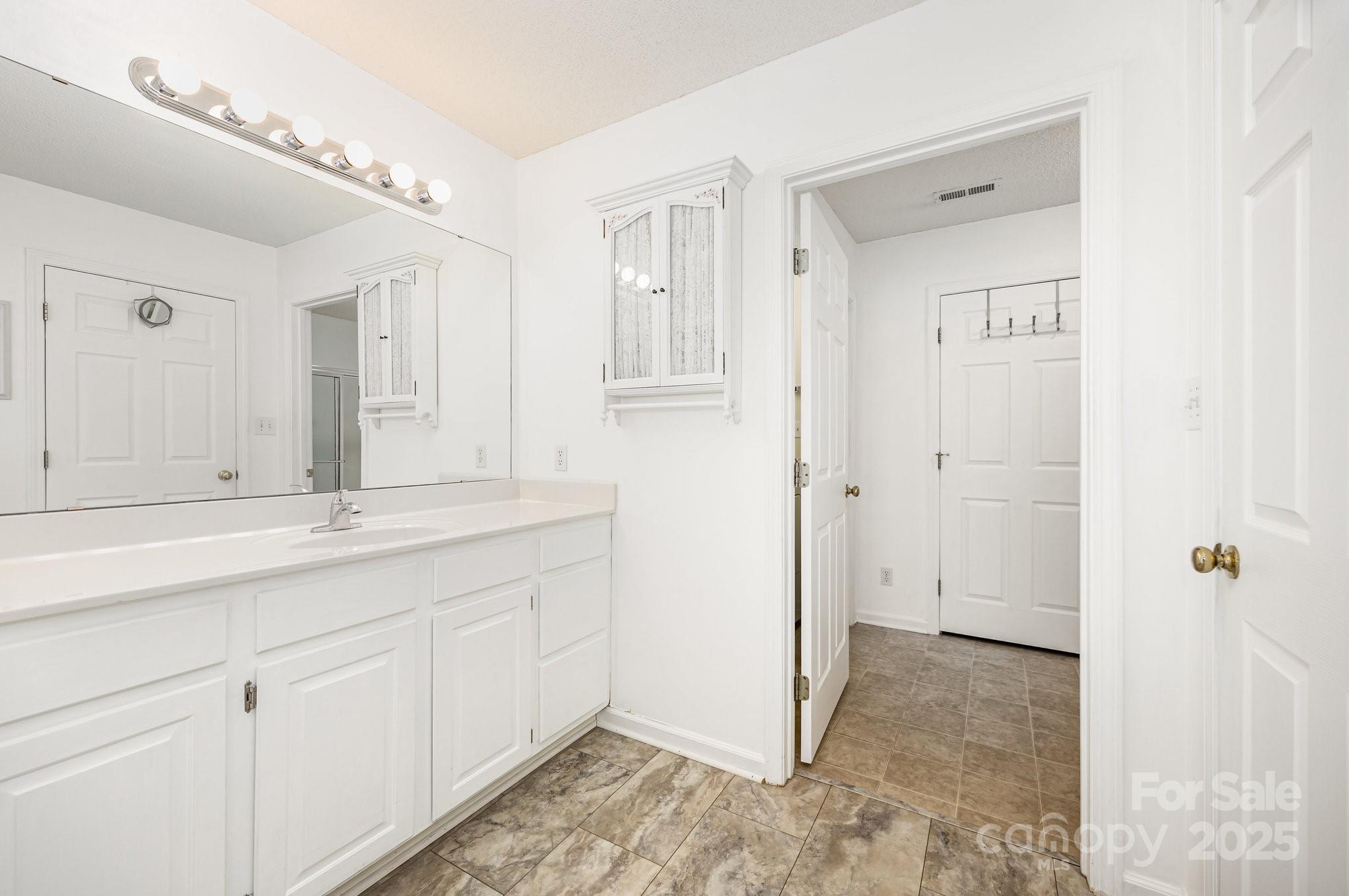 202 Hidden Creek Circle Property Photo 23