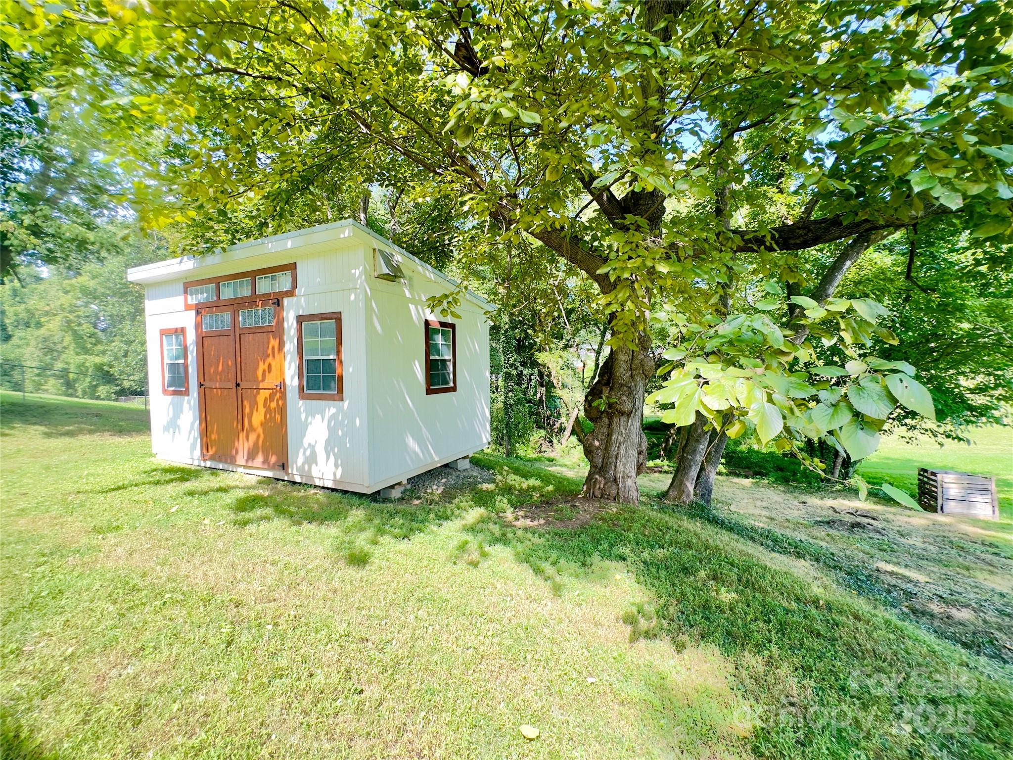 329 Morehead Road Property Photo 8