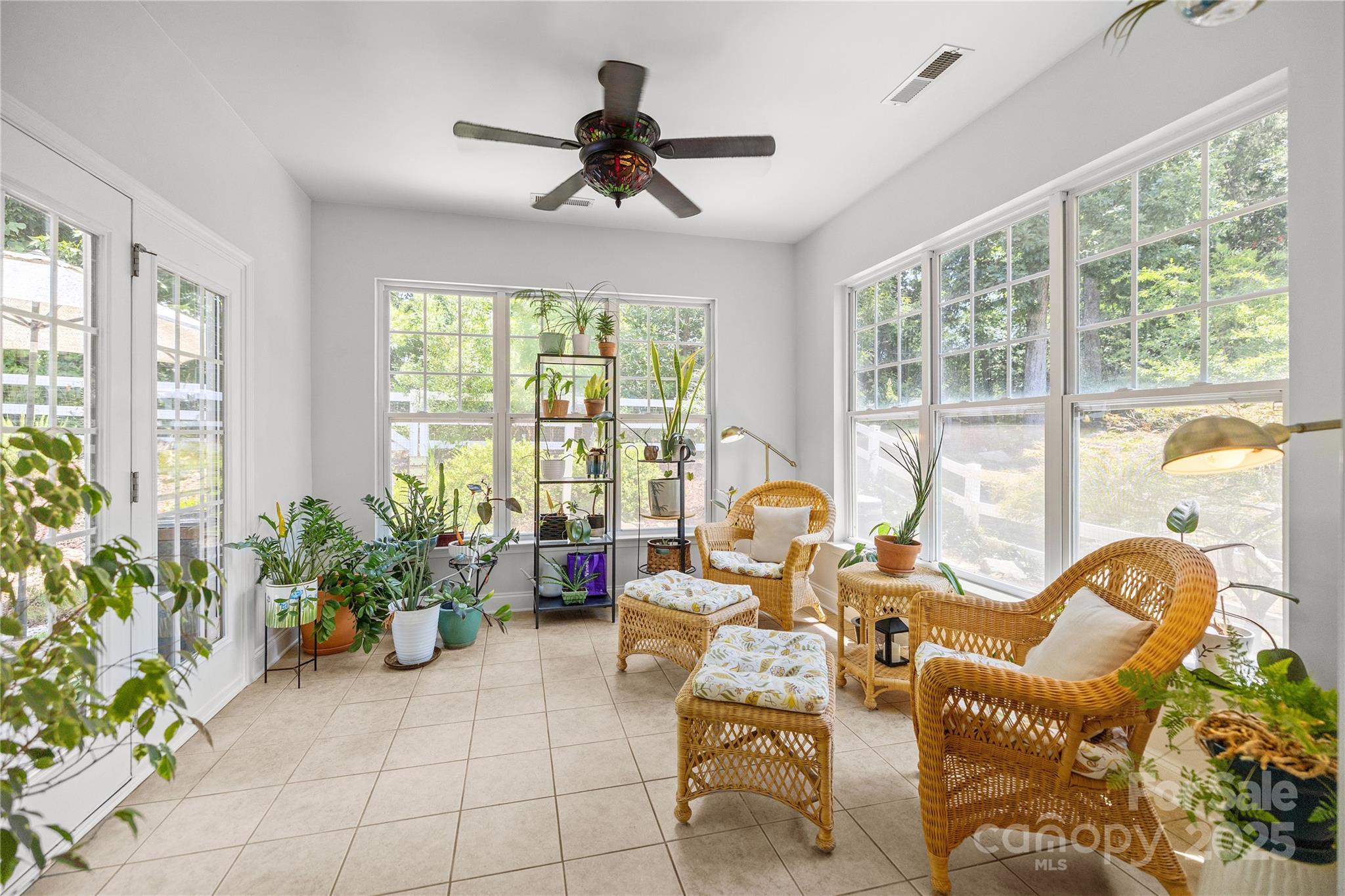 1010 Downing Court Property Photo 4