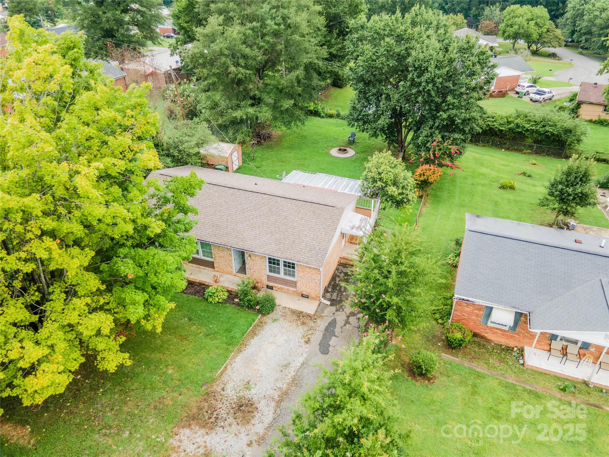 406 Robinson Clemmer Road Property Photo 2