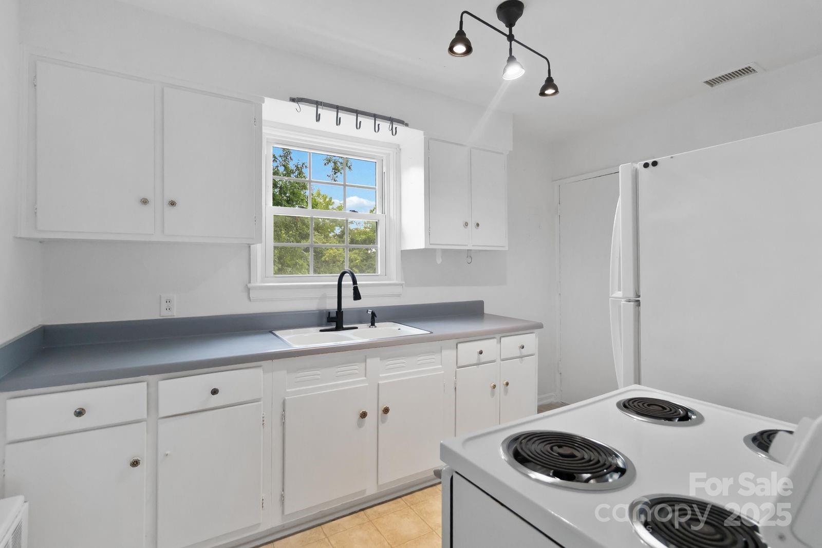 343 Wakefield Drive Property Photo 10