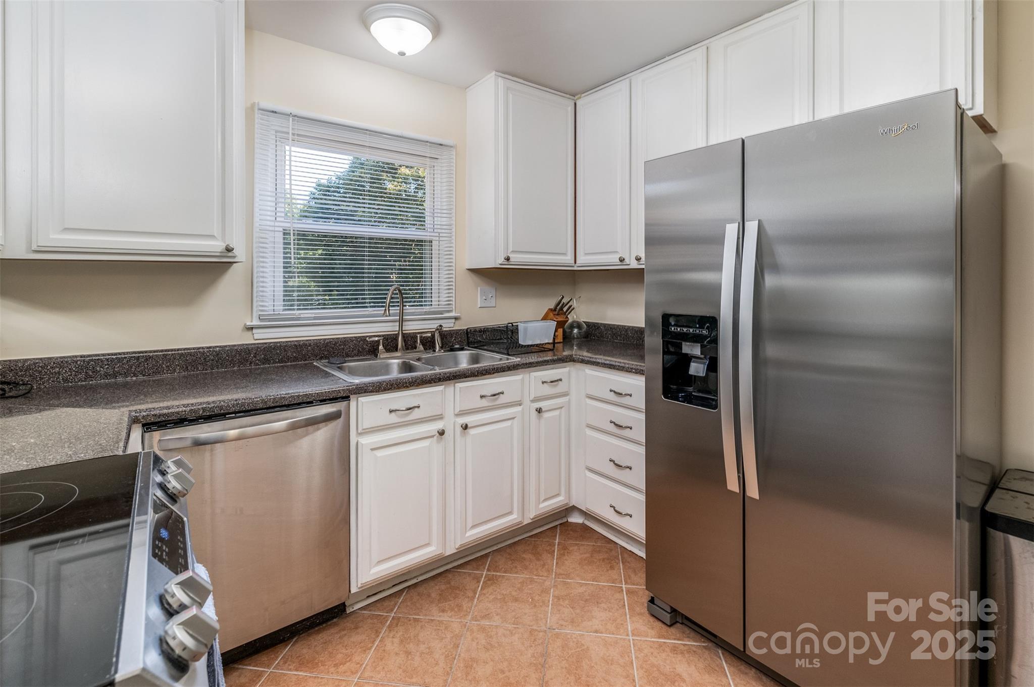 5111 Coronado Drive Property Photo 3