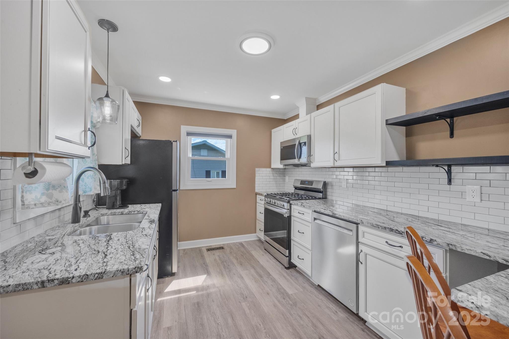 70 Volk Street Property Photo 4