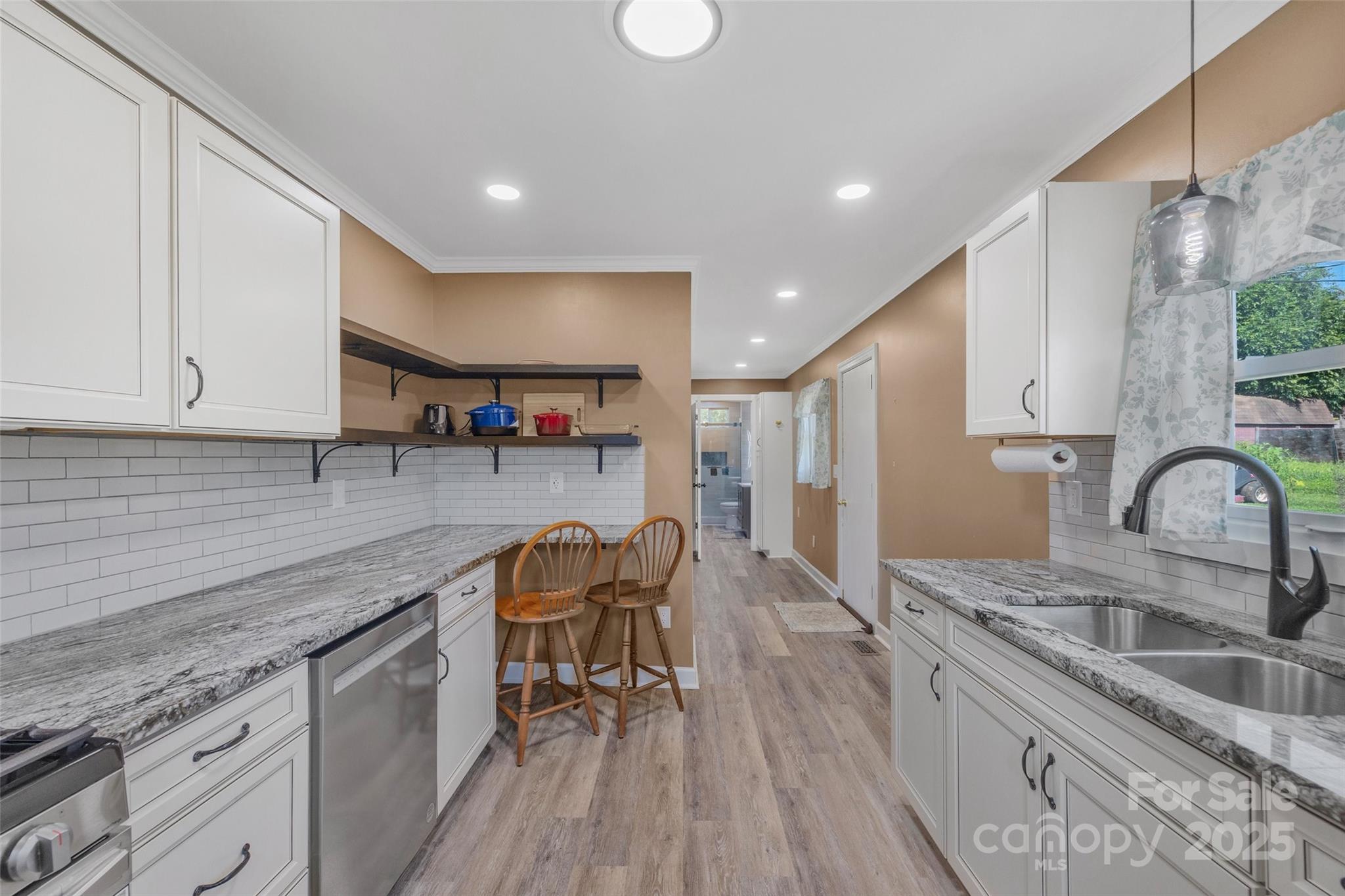 70 Volk Street Property Photo 5