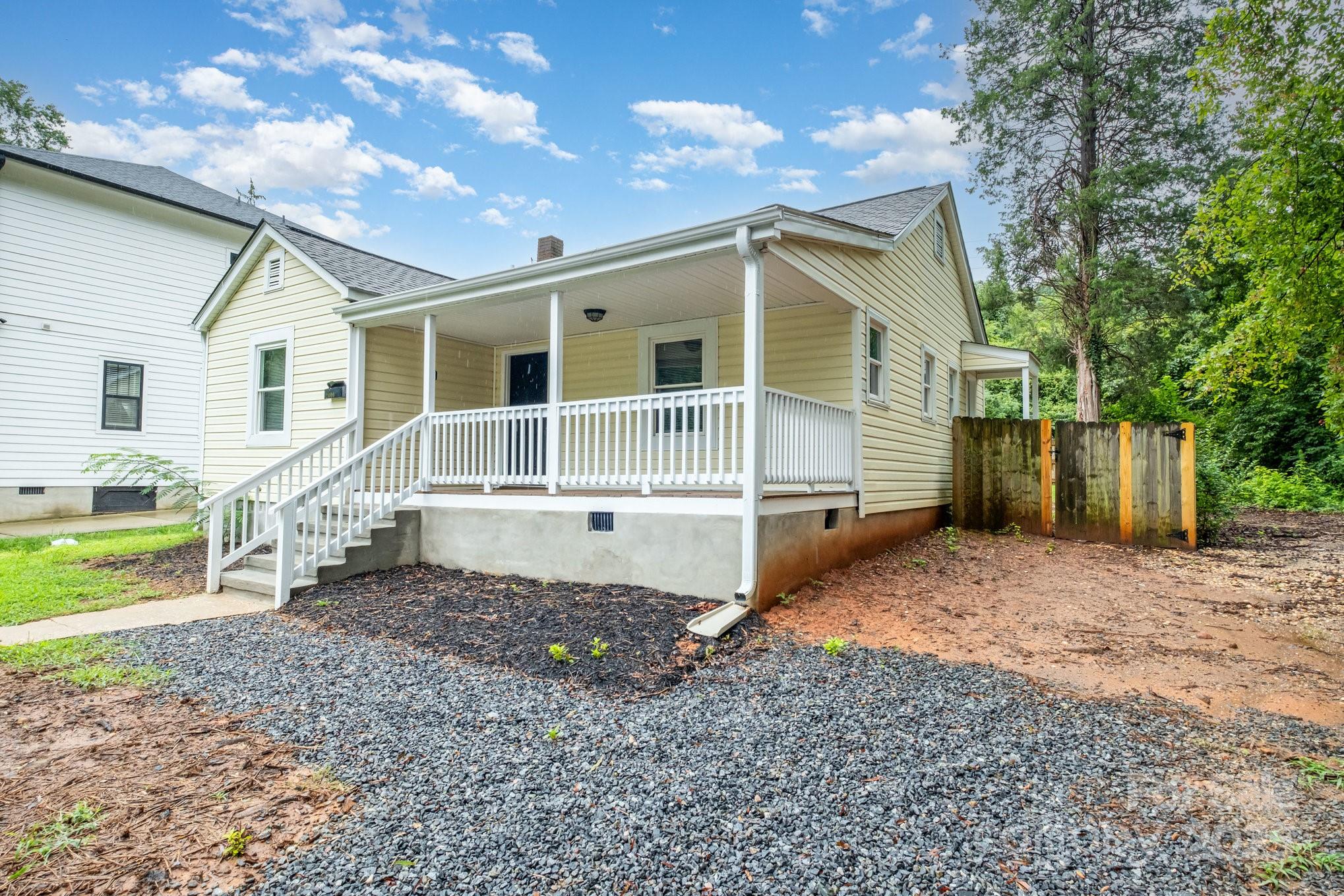 2000 Camp Greene Street Property Photo 2