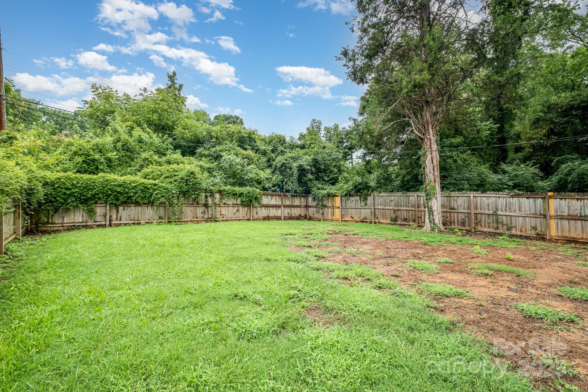 2000 Camp Greene Street Property Photo 13