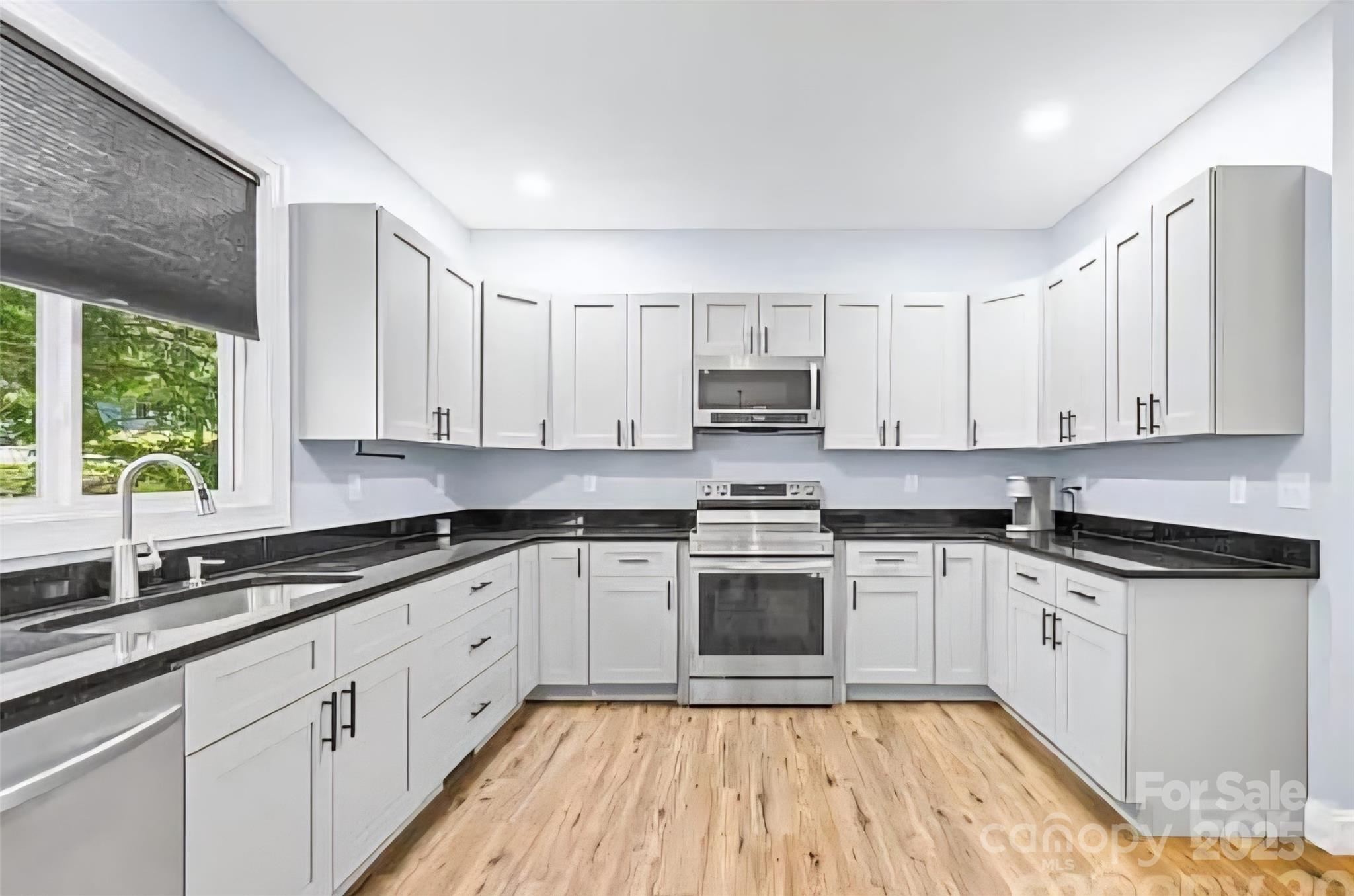 621 Norland Avenue Property Photo 5