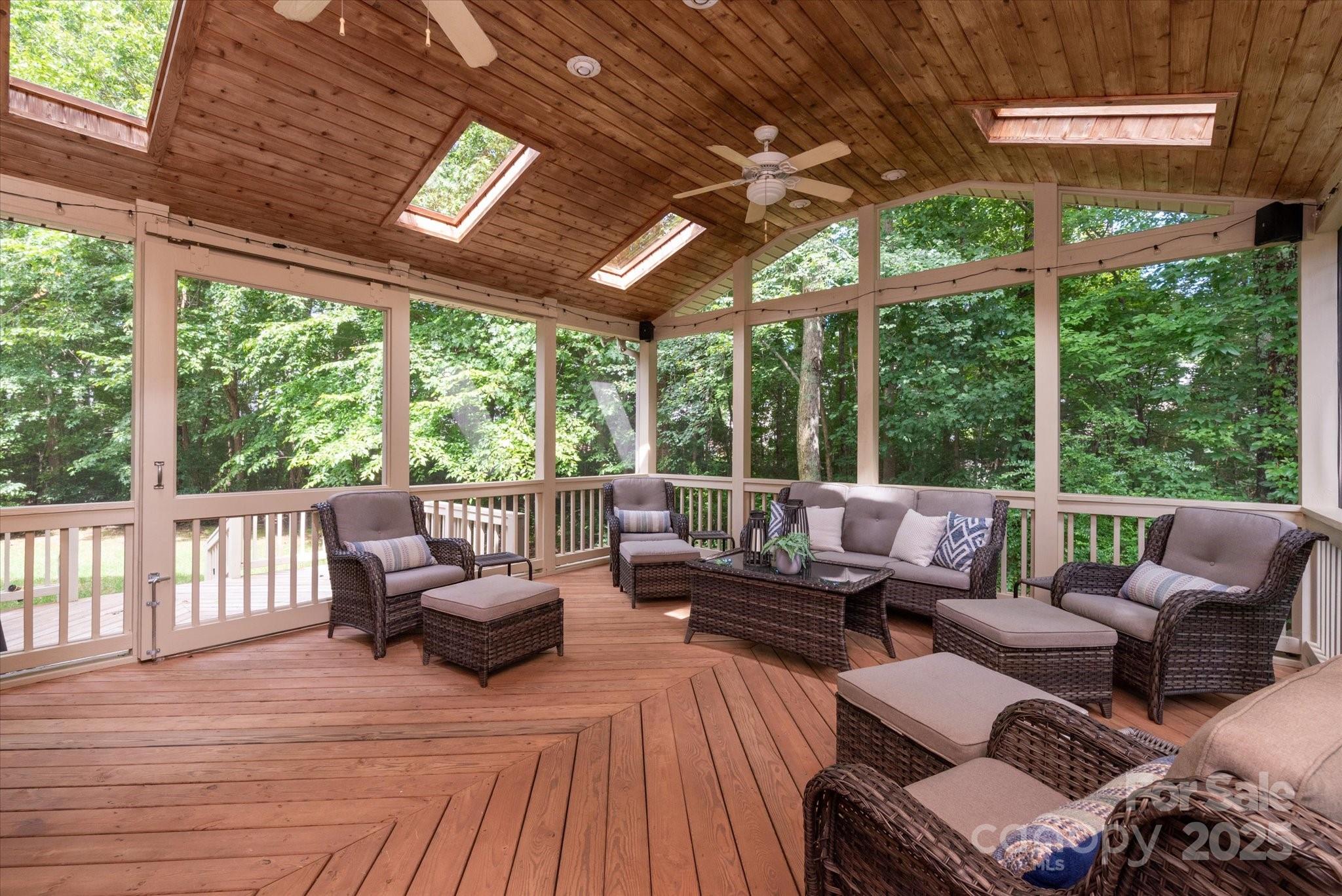 2524 Macie Glen Court Property Photo 1