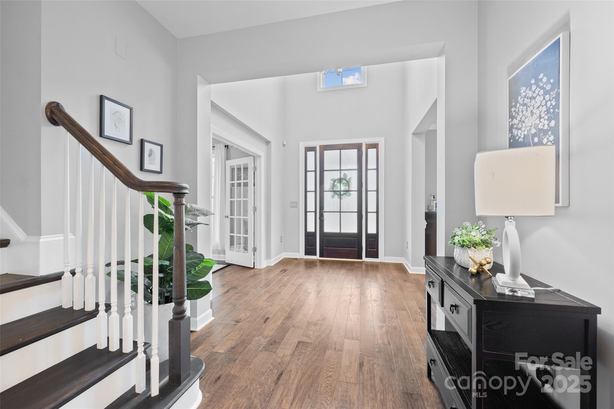 414 Hampton Trail Drive Property Photo 3