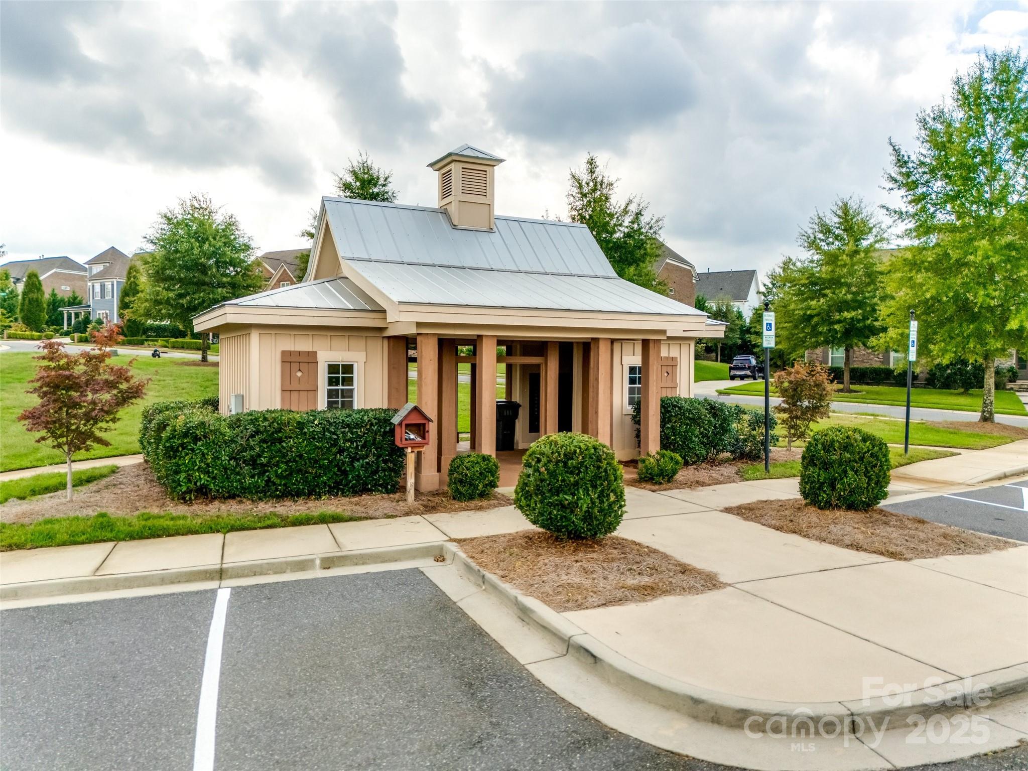 414 Hampton Trail Drive Property Photo 42