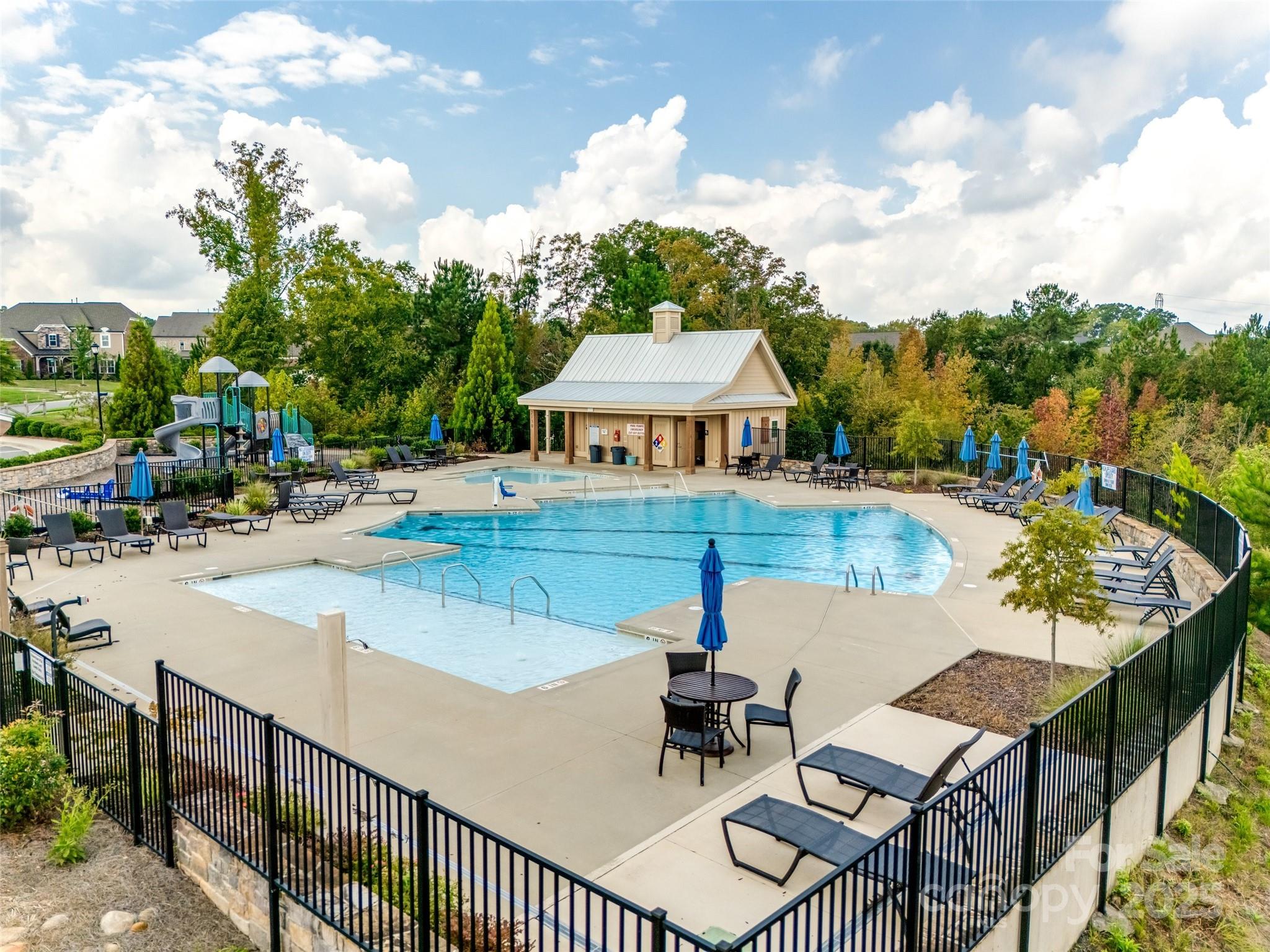 414 Hampton Trail Drive Property Photo 44