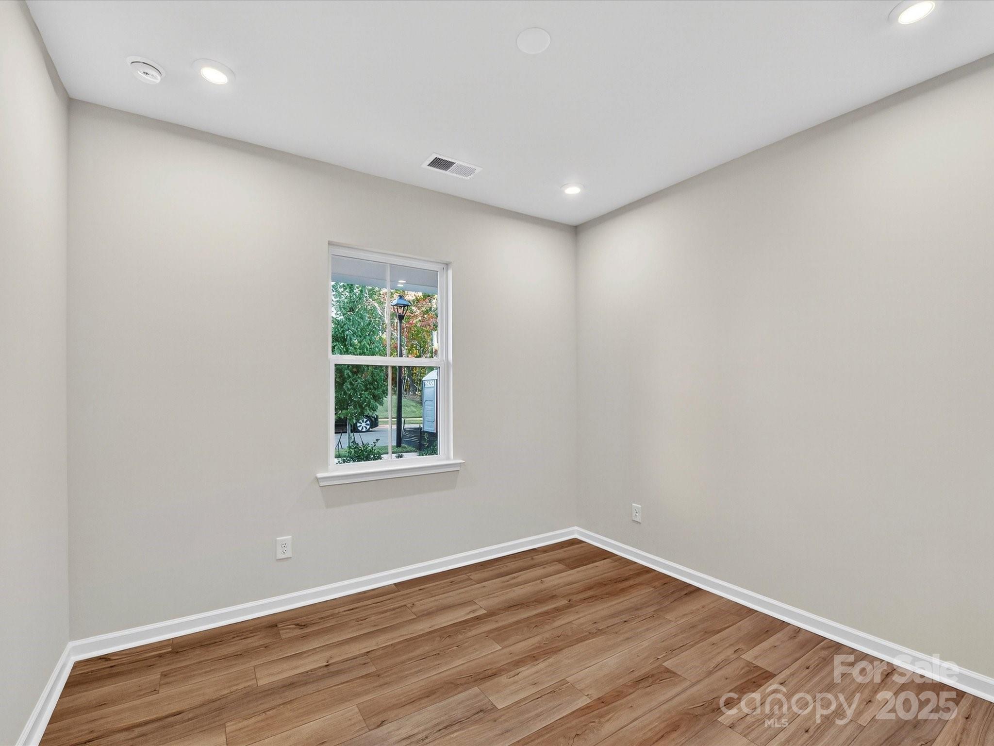 7019 Short Stirrup Lane Property Photo 9