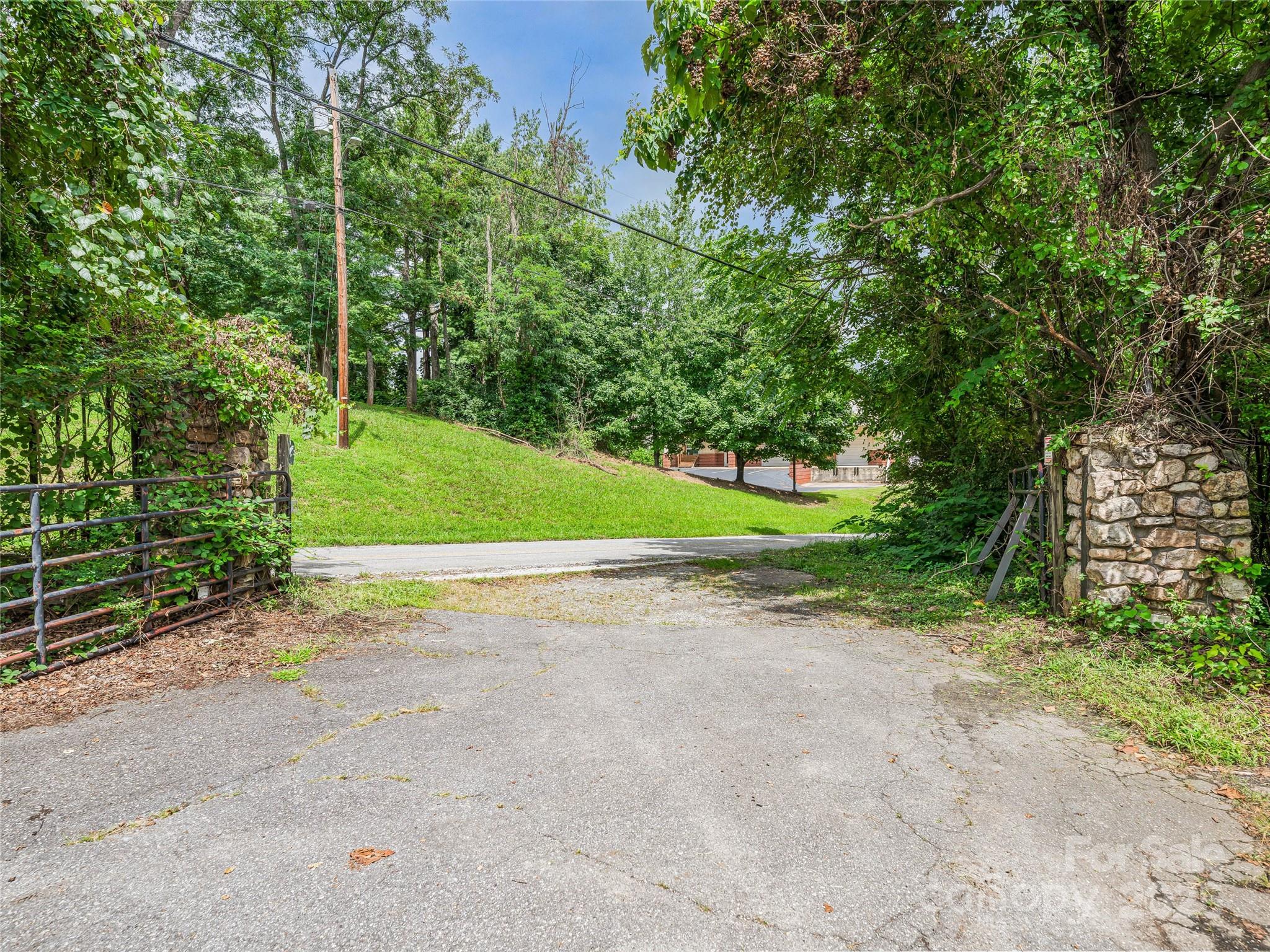 220, 226 & 99999 Hazel Mill Road Property Photo 17