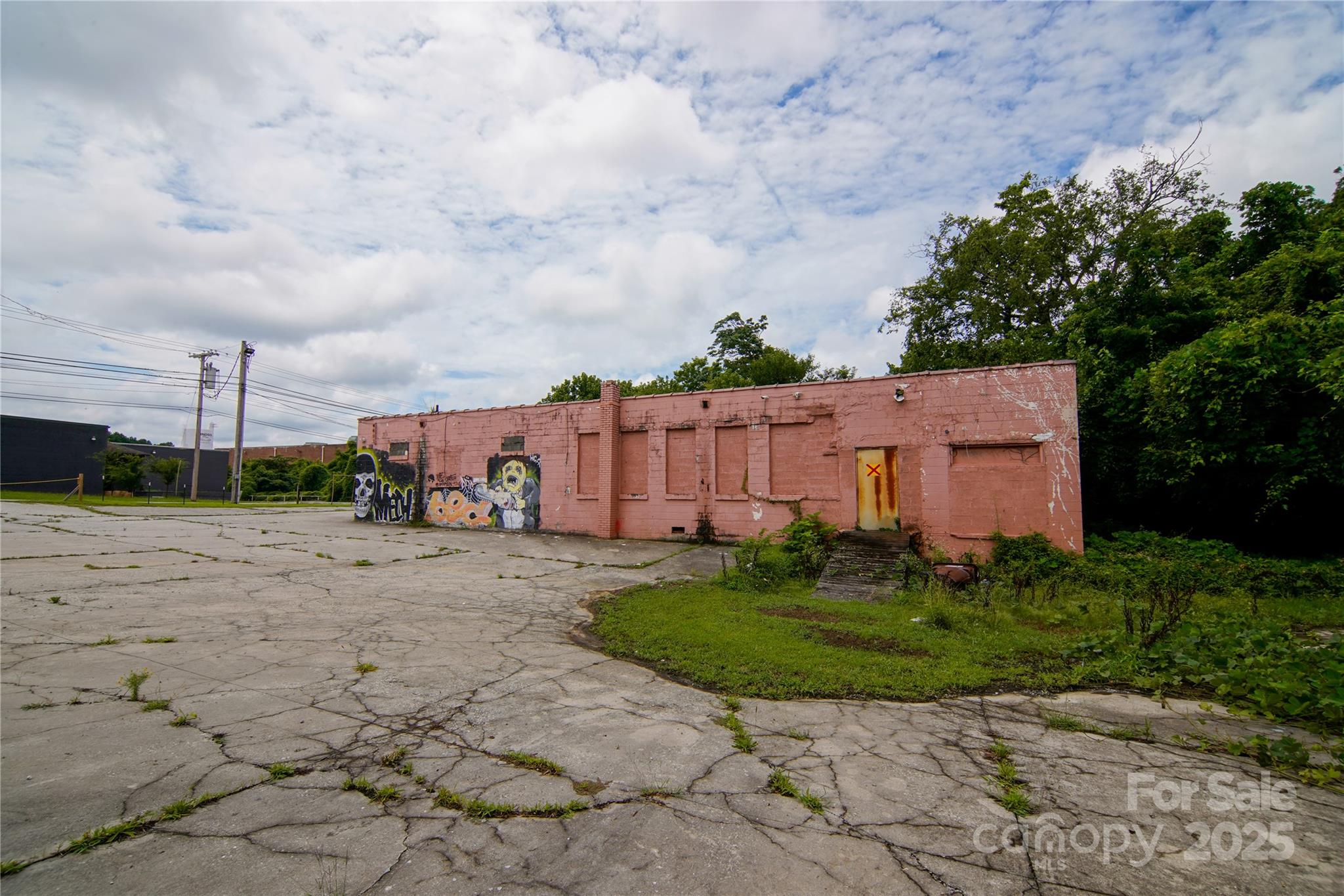 604 W Ward Avenue Property Photo 2