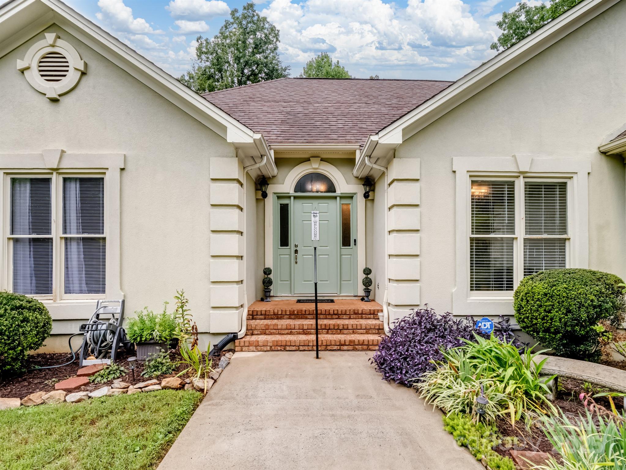 202 Woodridge Drive Property Photo 2