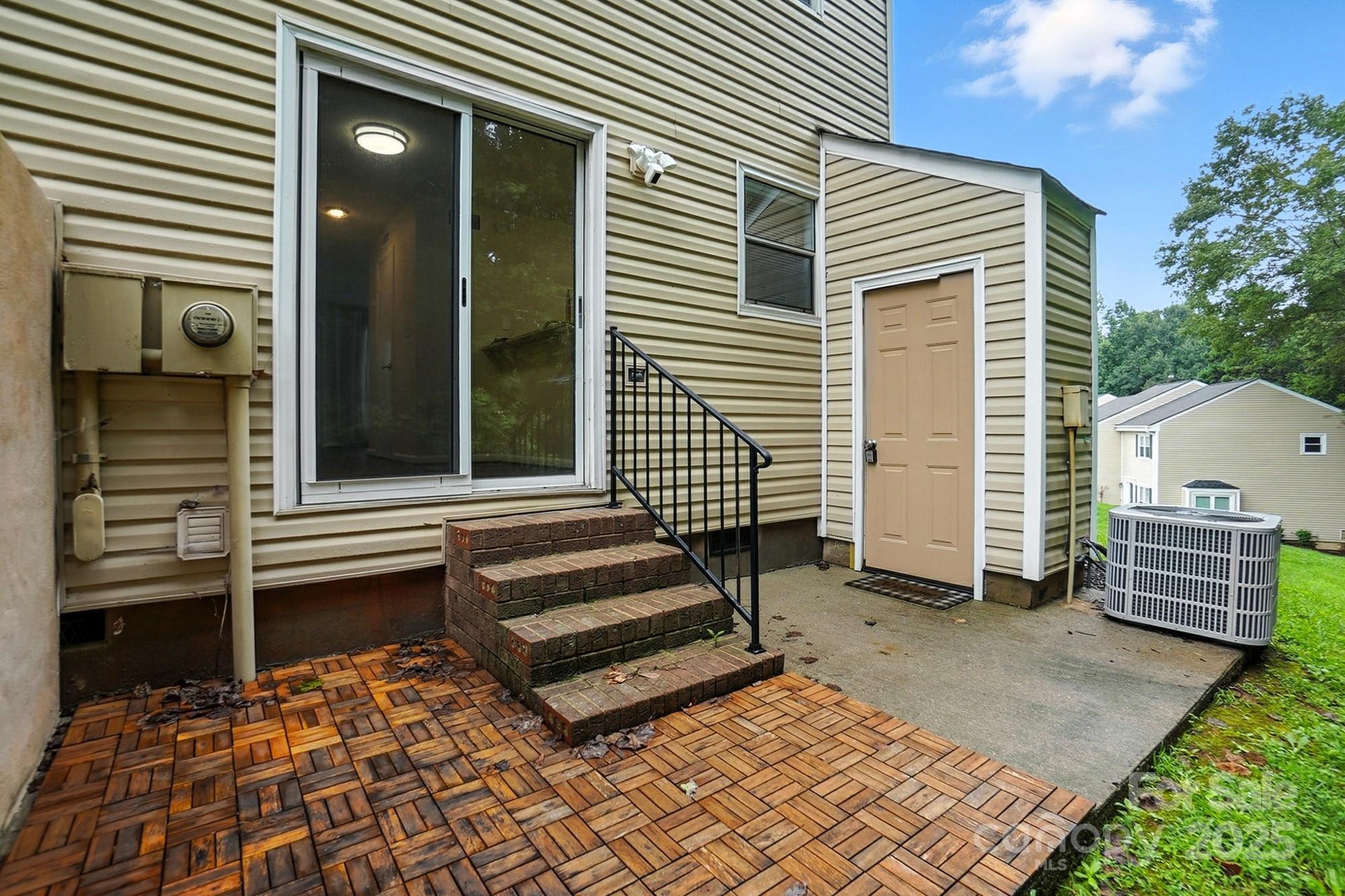 1101 Surry Lane Property Photo 27