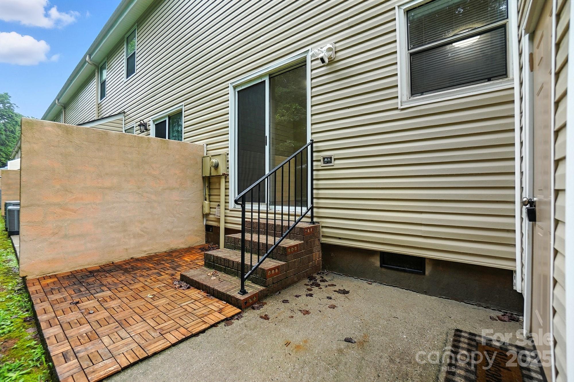 1101 Surry Lane Property Photo 30