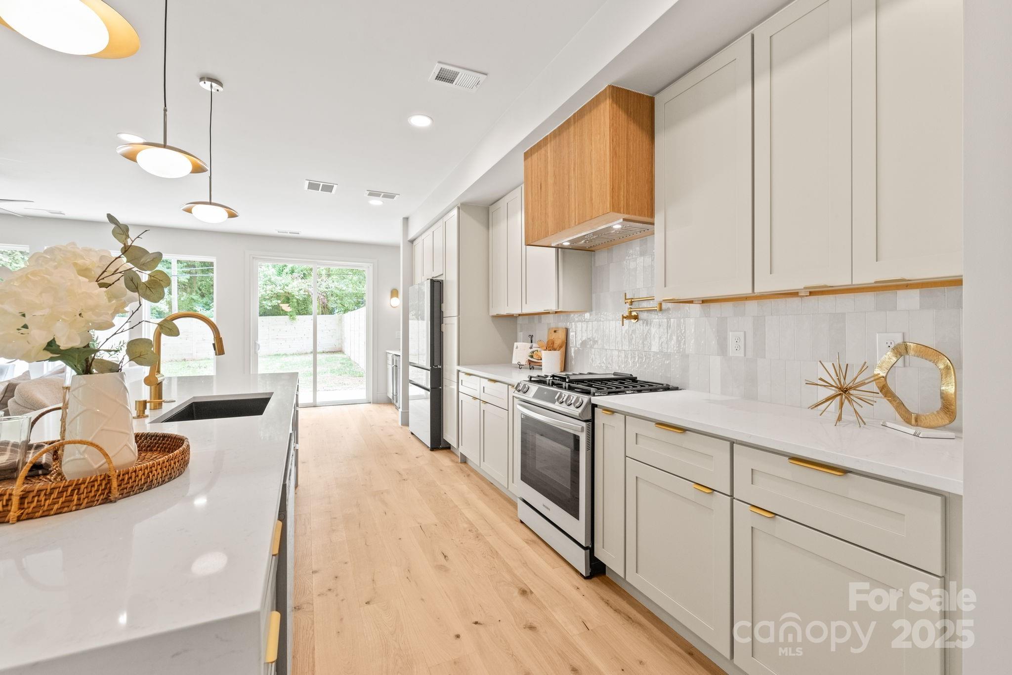 2729 Cowles Road Property Photo 6