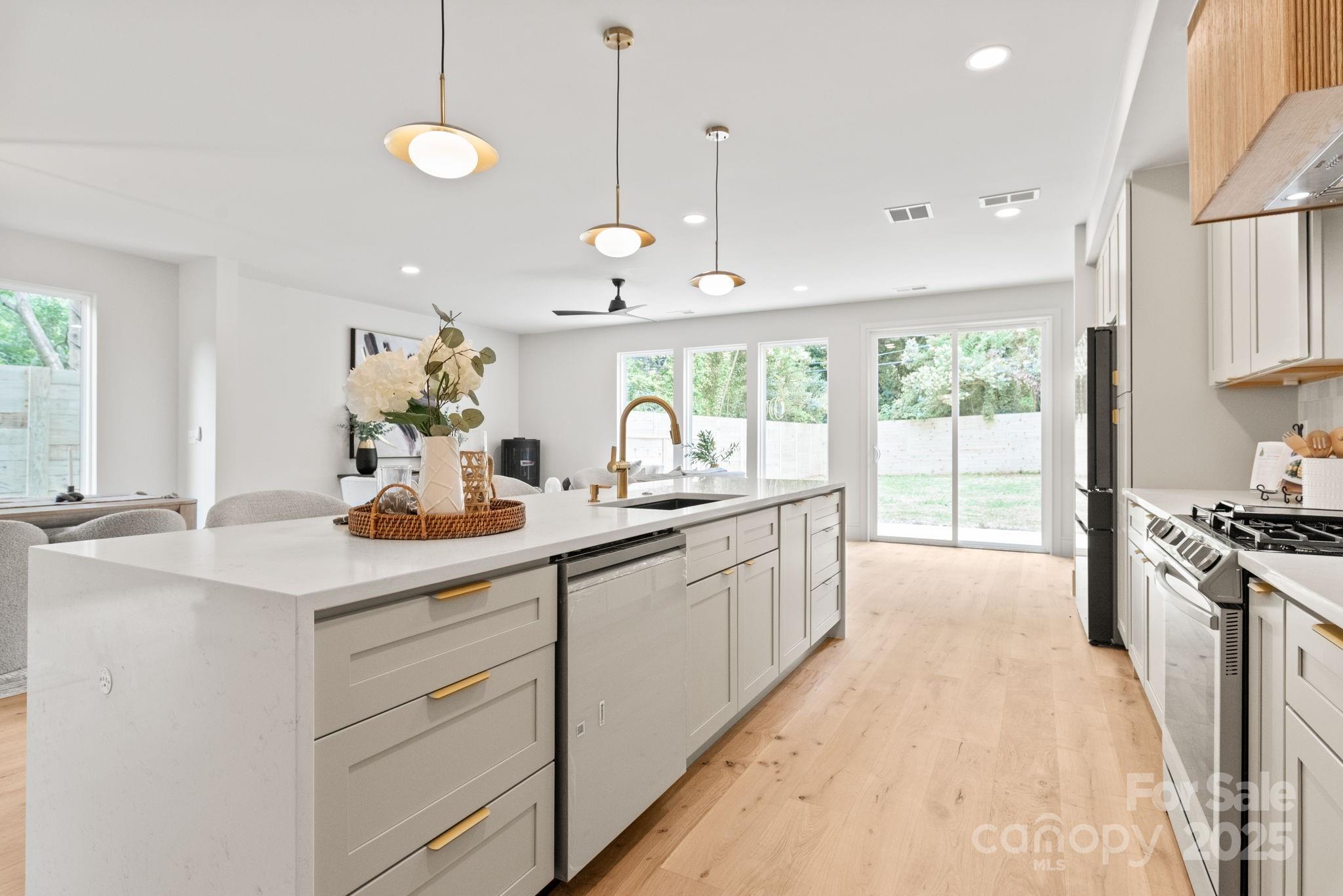 2729 Cowles Road Property Photo 7