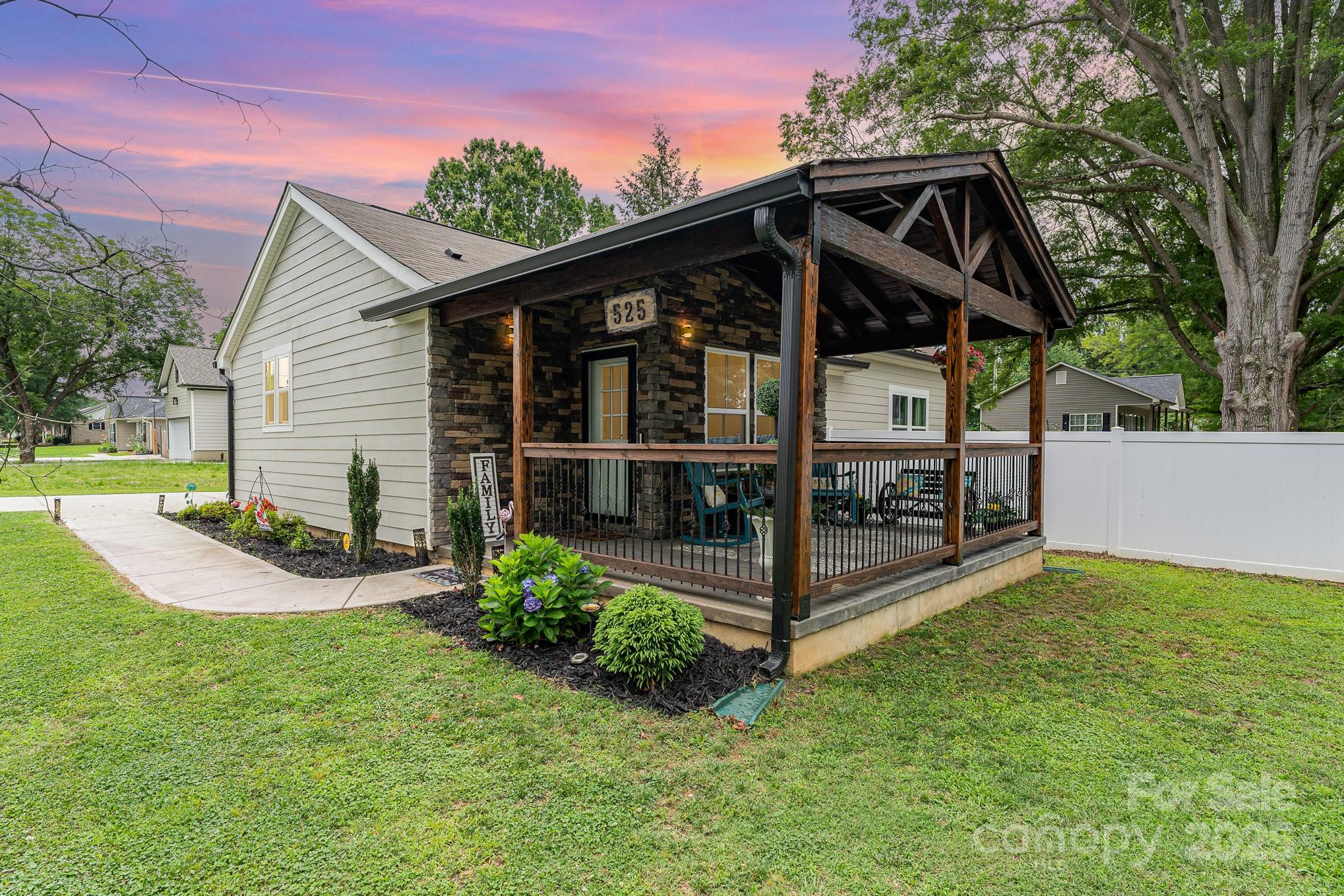 525 Carolina Boulevard Property Photo 1