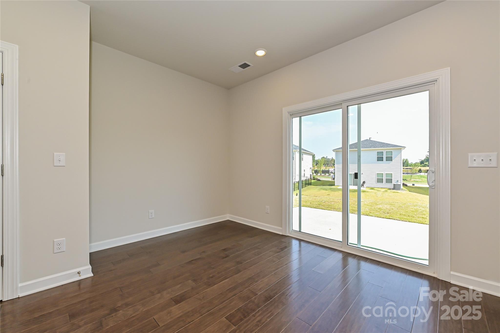 219 Alden Court Property Photo 4