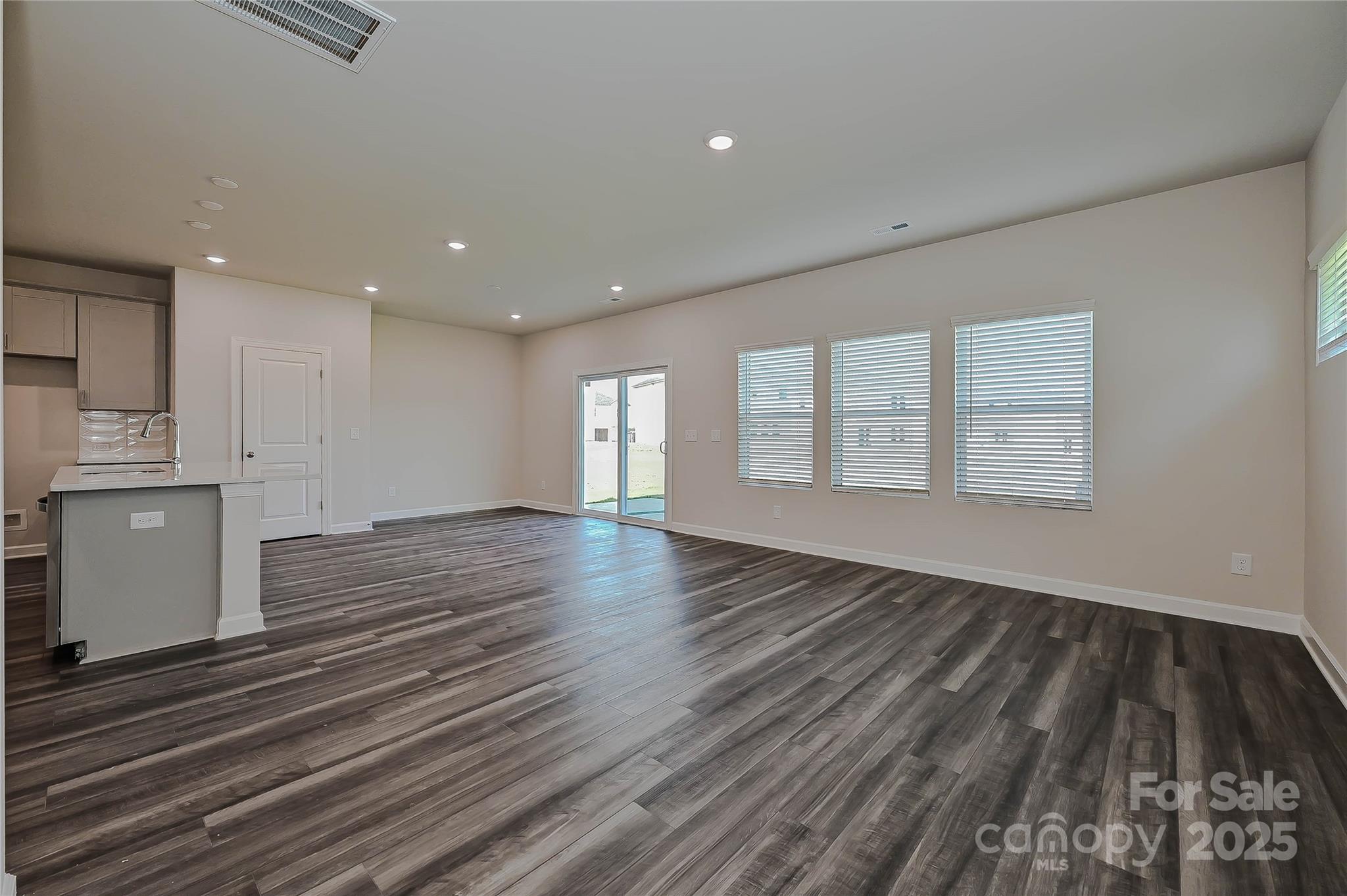 211 Alden Court Property Photo 3