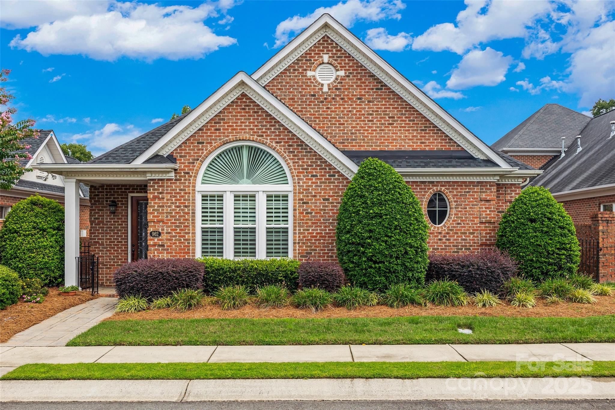 962 Blakeley Walk Property Photo 1