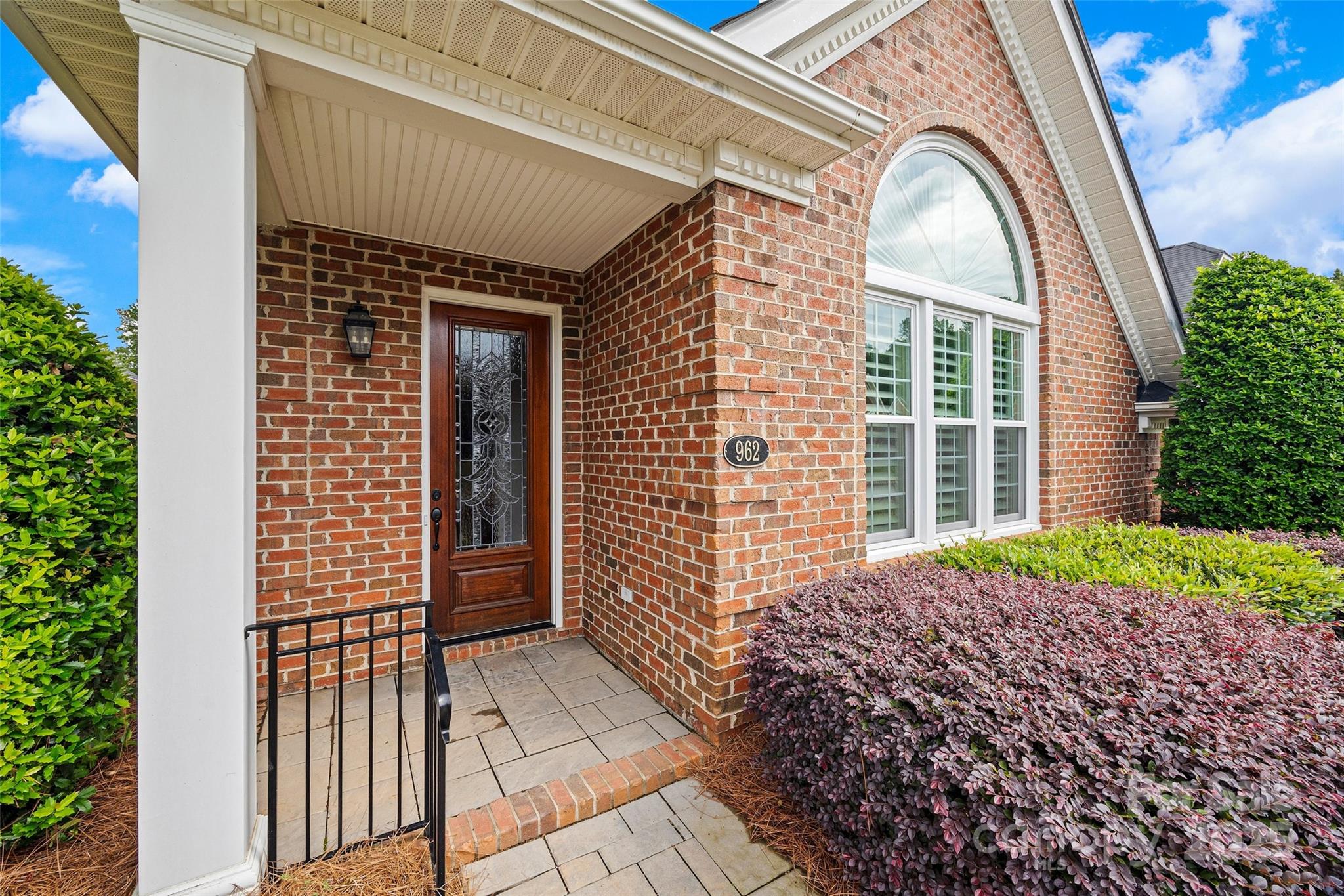 962 Blakeley Walk Property Photo 2