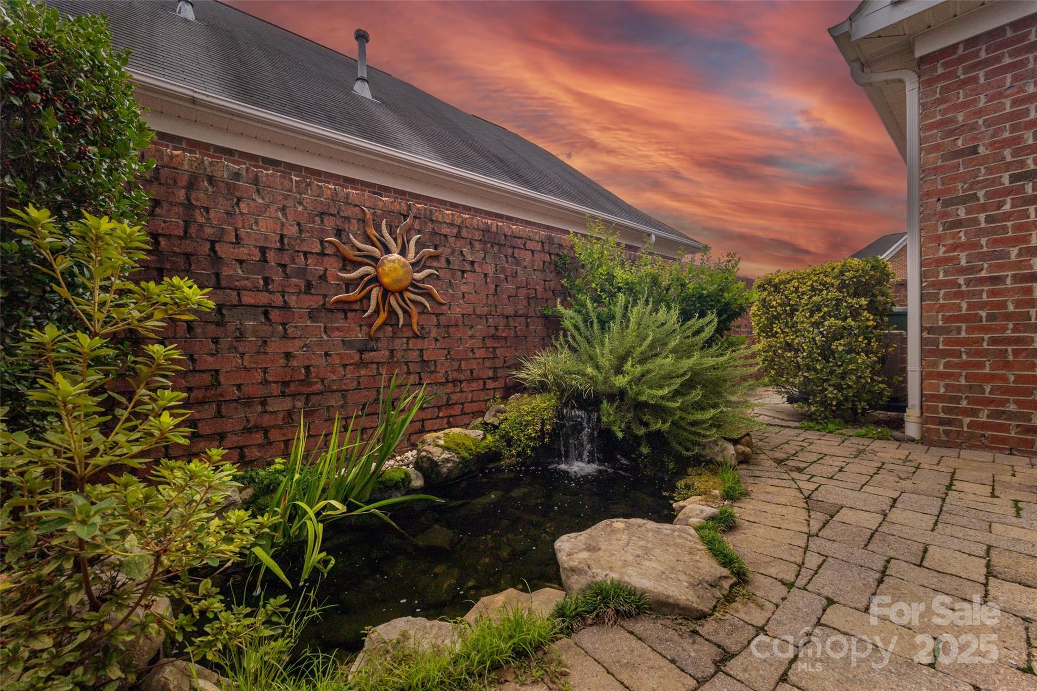 962 Blakeley Walk Property Photo 43