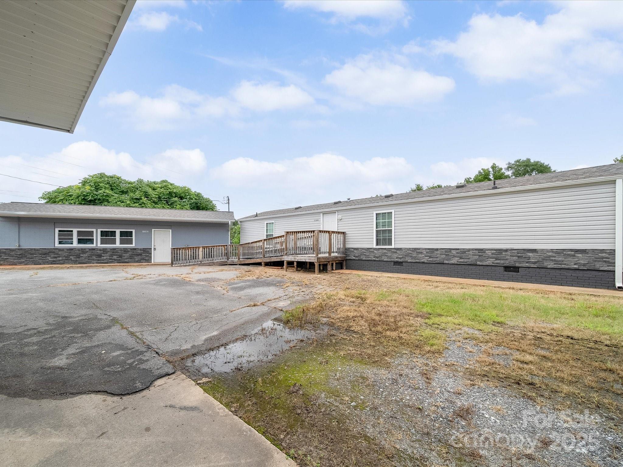 1168 W Main Street Property Photo 2