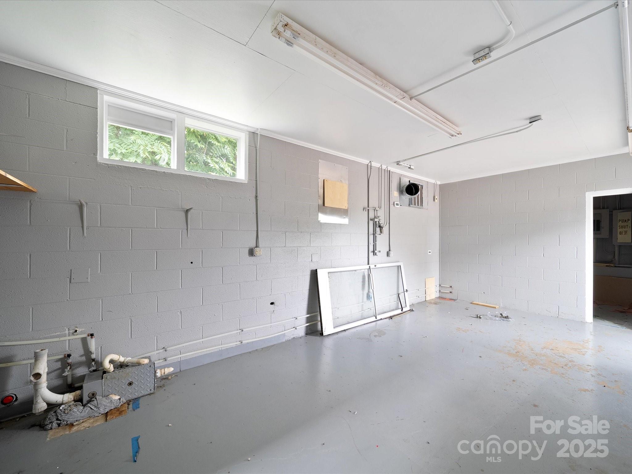 1168 W Main Street Property Photo 5