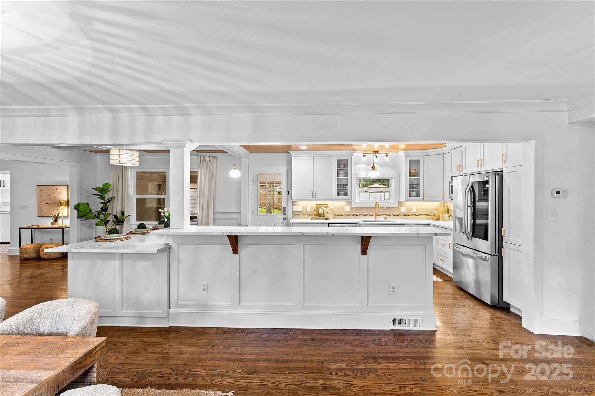 5611 Robinhood Road Property Photo 4