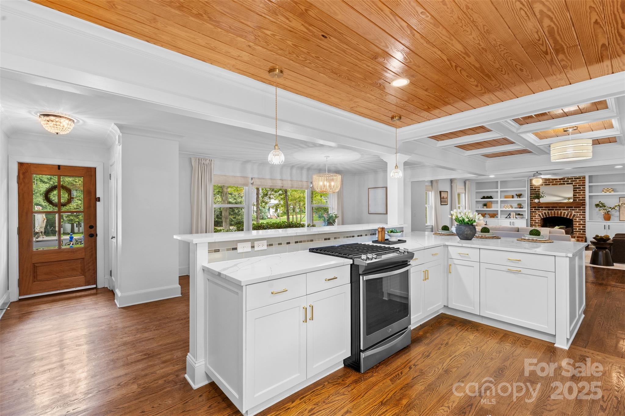 5611 Robinhood Road Property Photo 6