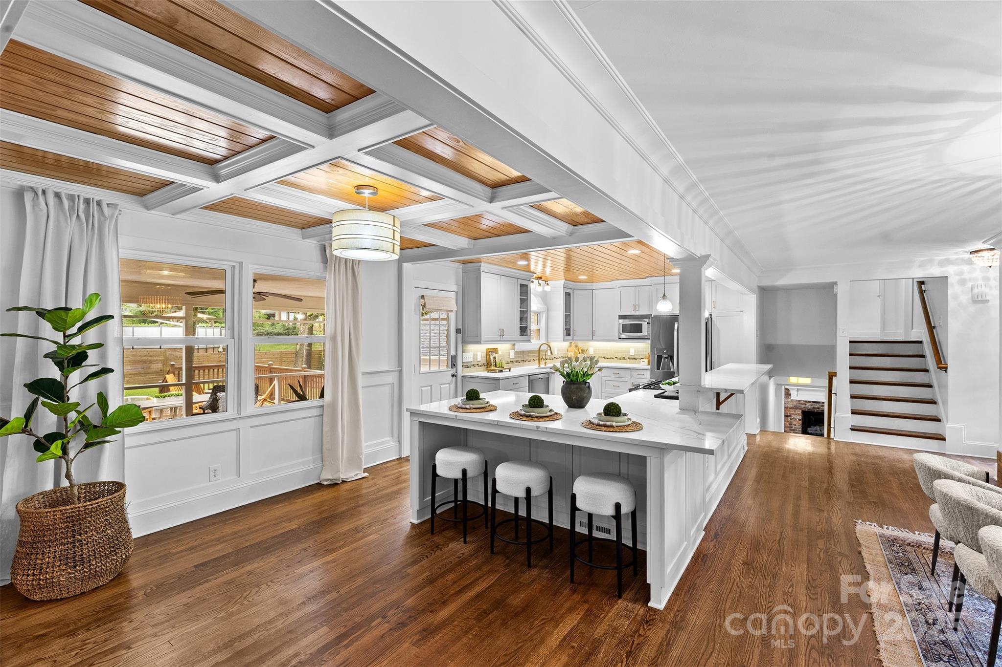 5611 Robinhood Road Property Photo 7