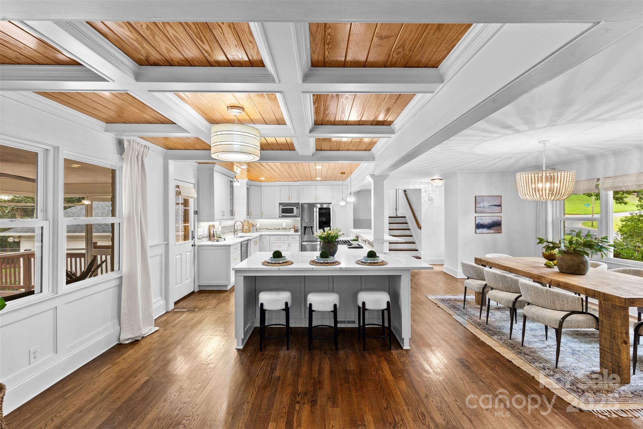 5611 Robinhood Road Property Photo 8