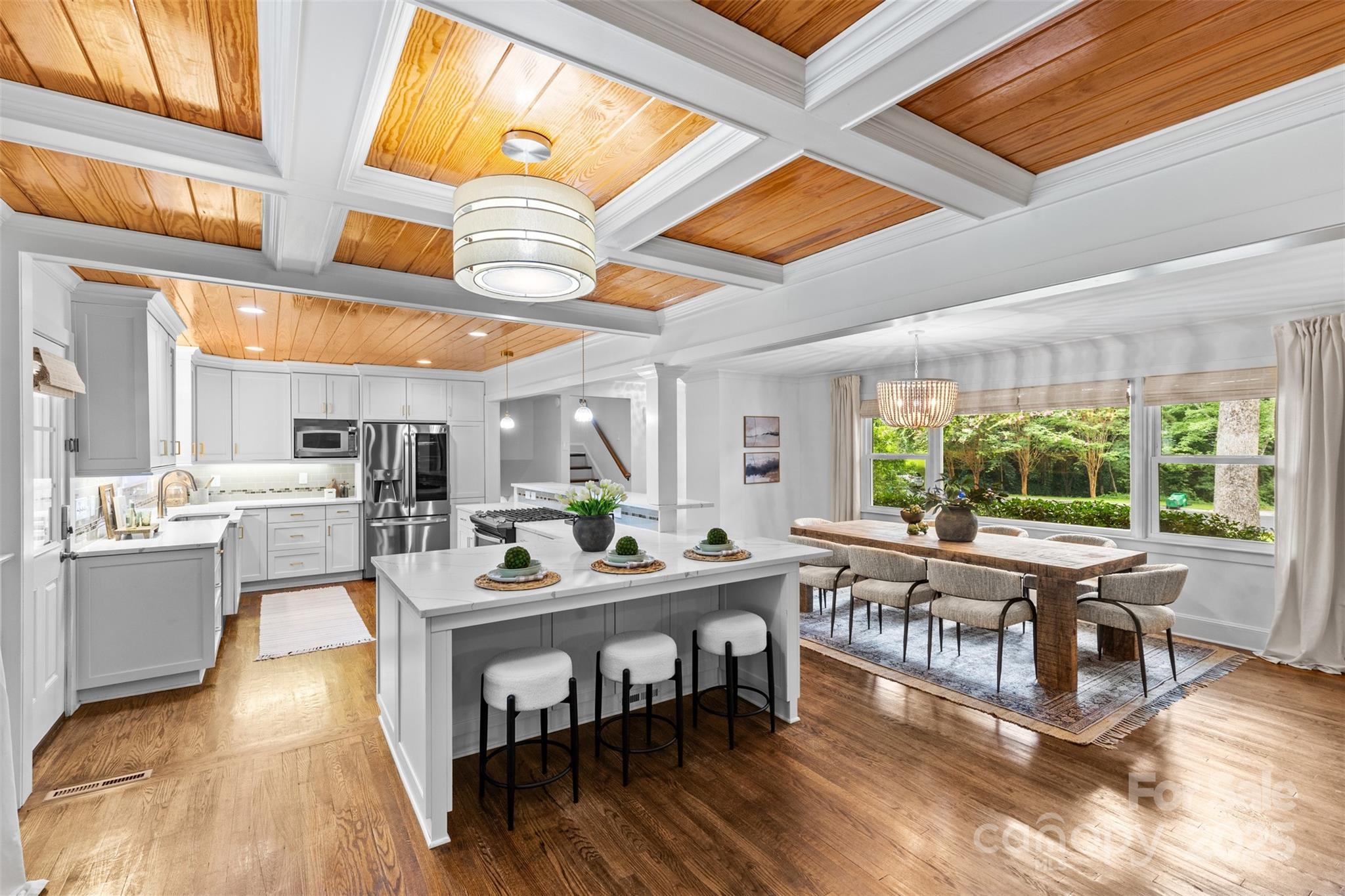 5611 Robinhood Road Property Photo 9