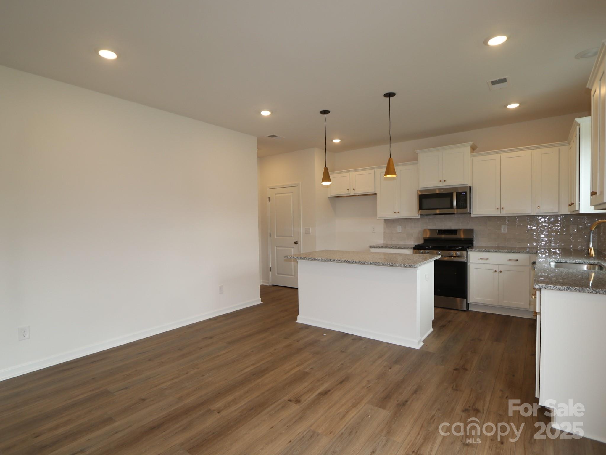 908 Barker Street Property Photo 6