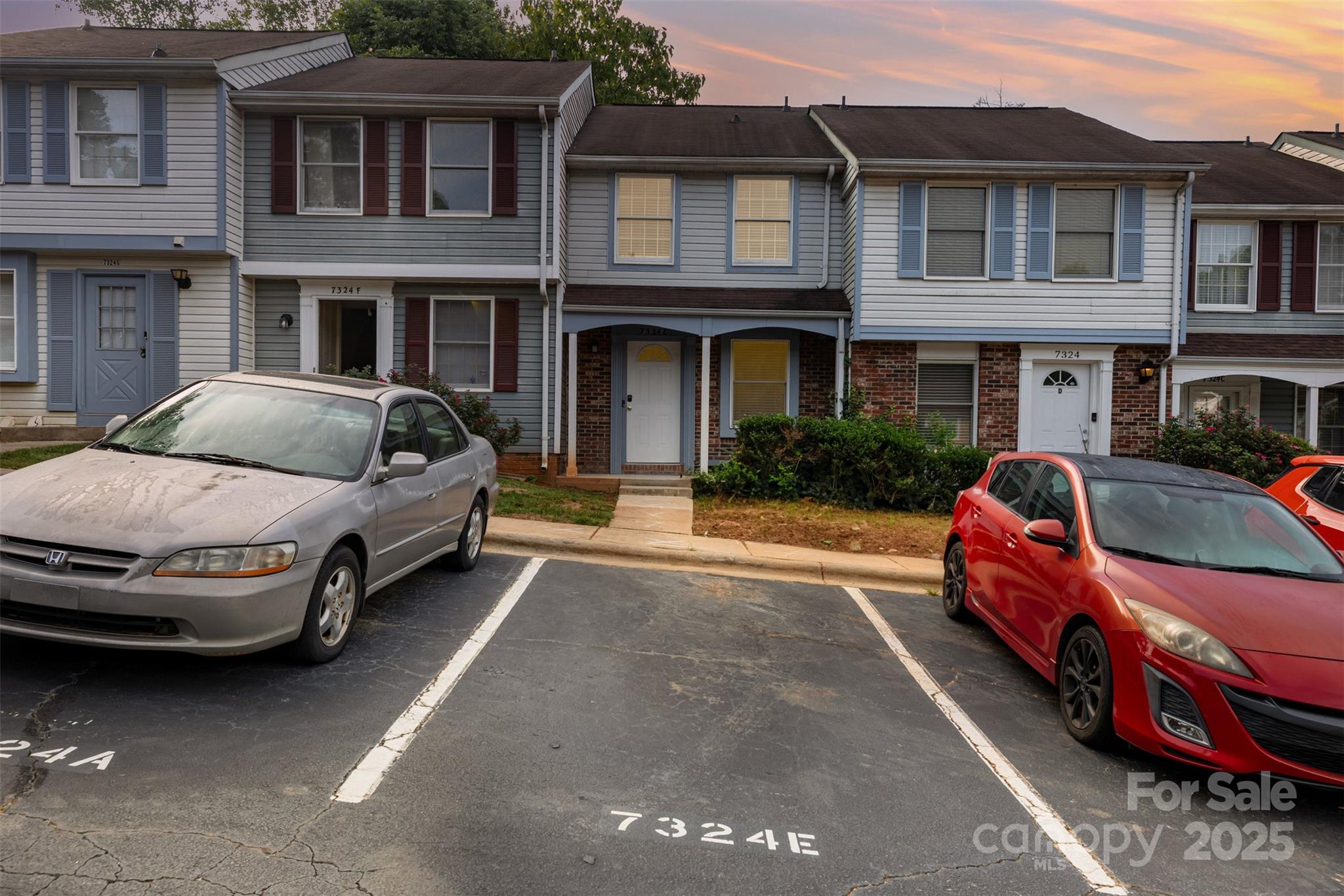 7324 Pebblestone Drive E Property Photo 2