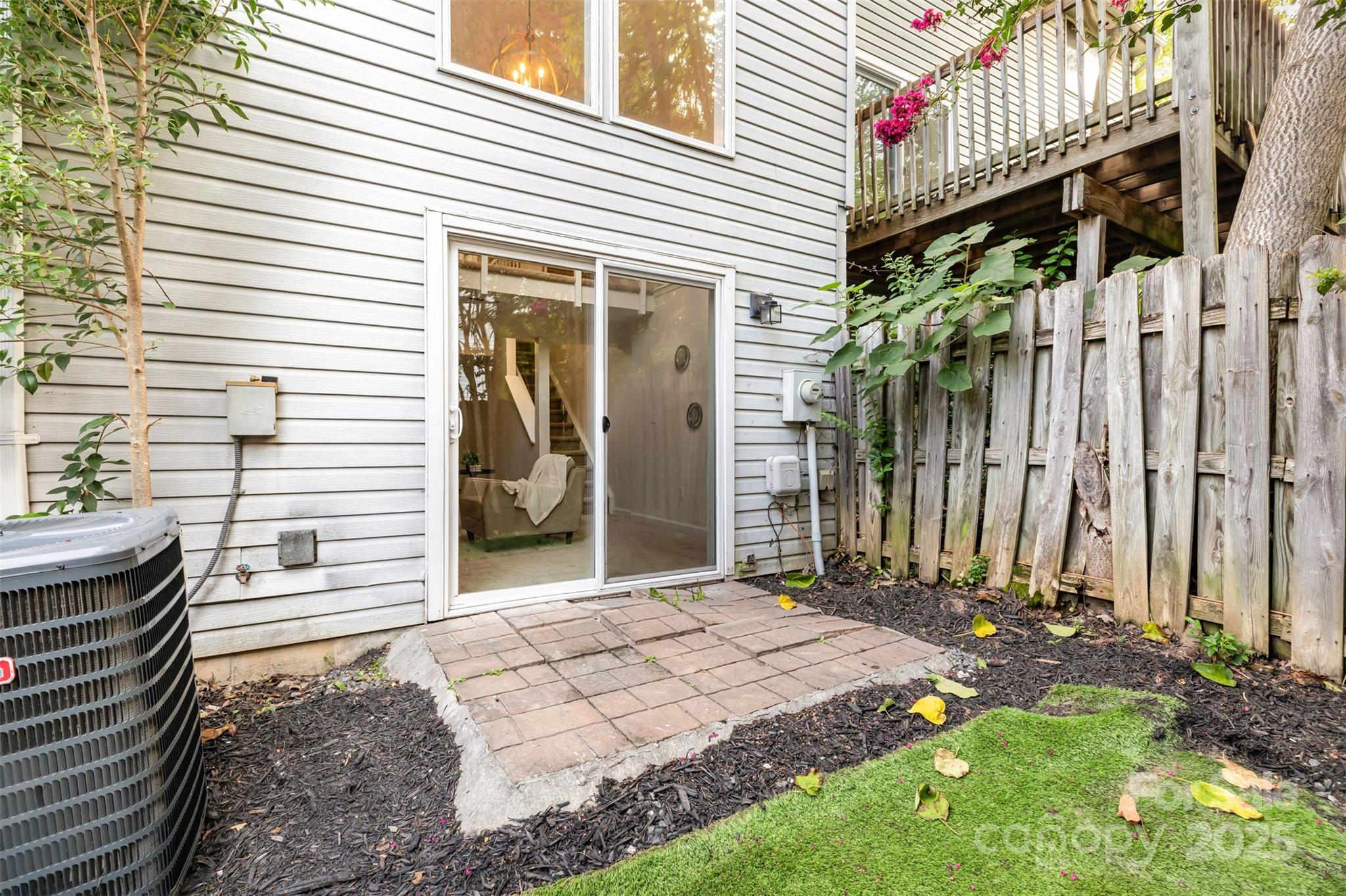 7324 Pebblestone Drive E Property Photo 3