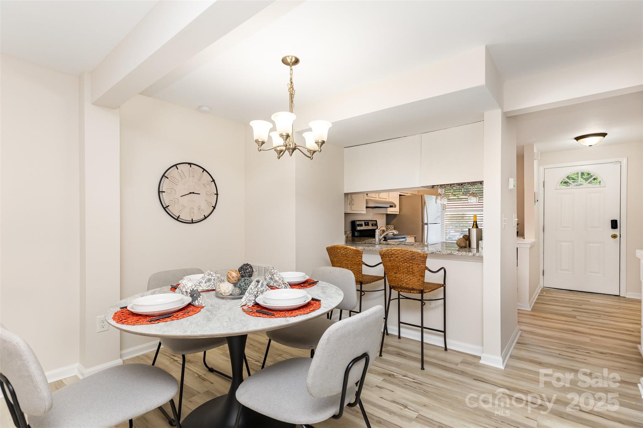 7324 Pebblestone Drive E Property Photo 8