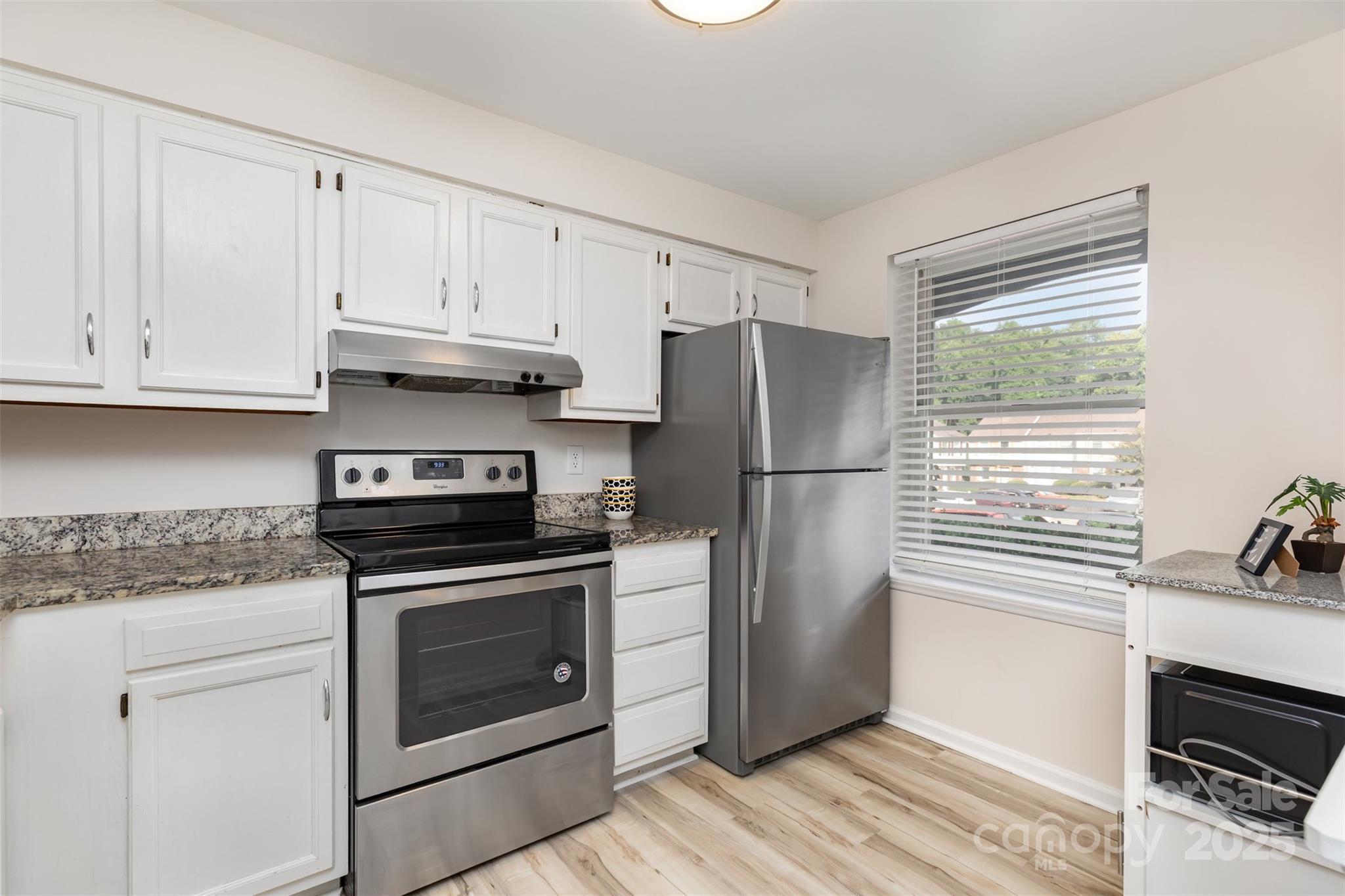 7324 Pebblestone Drive E Property Photo 11