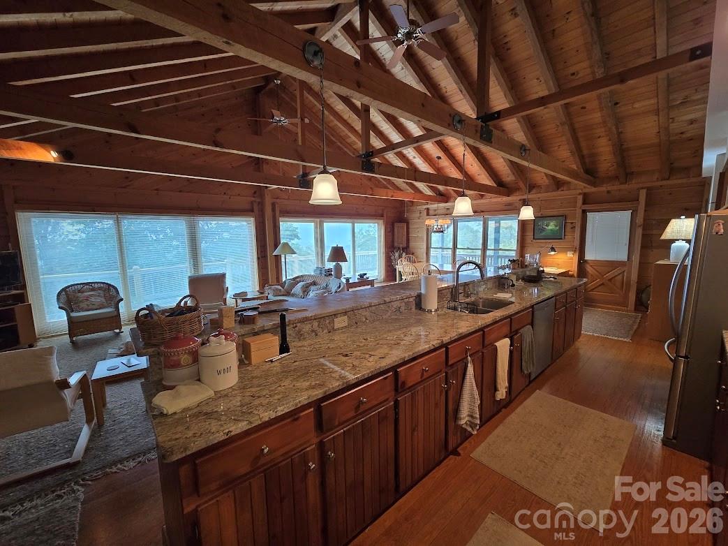 979 Wagon Road 6-8 Property Photo 17