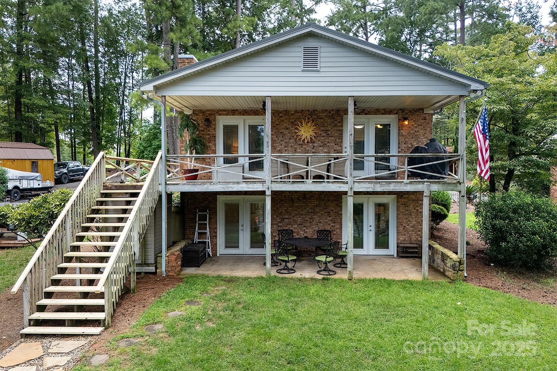 457 Emerald Shores Road Property Photo 1