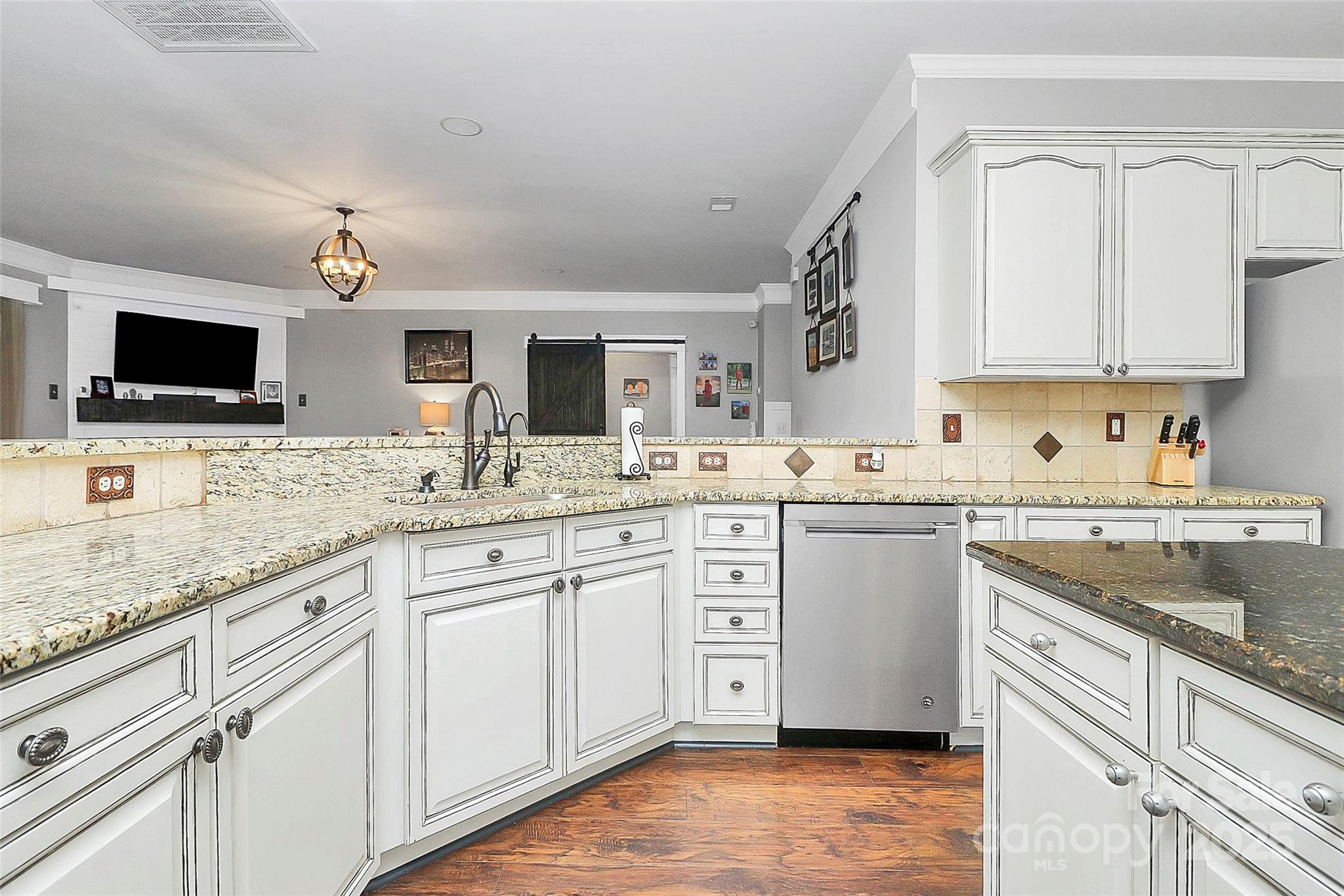 119 Middleton Place 184 Property Photo 14