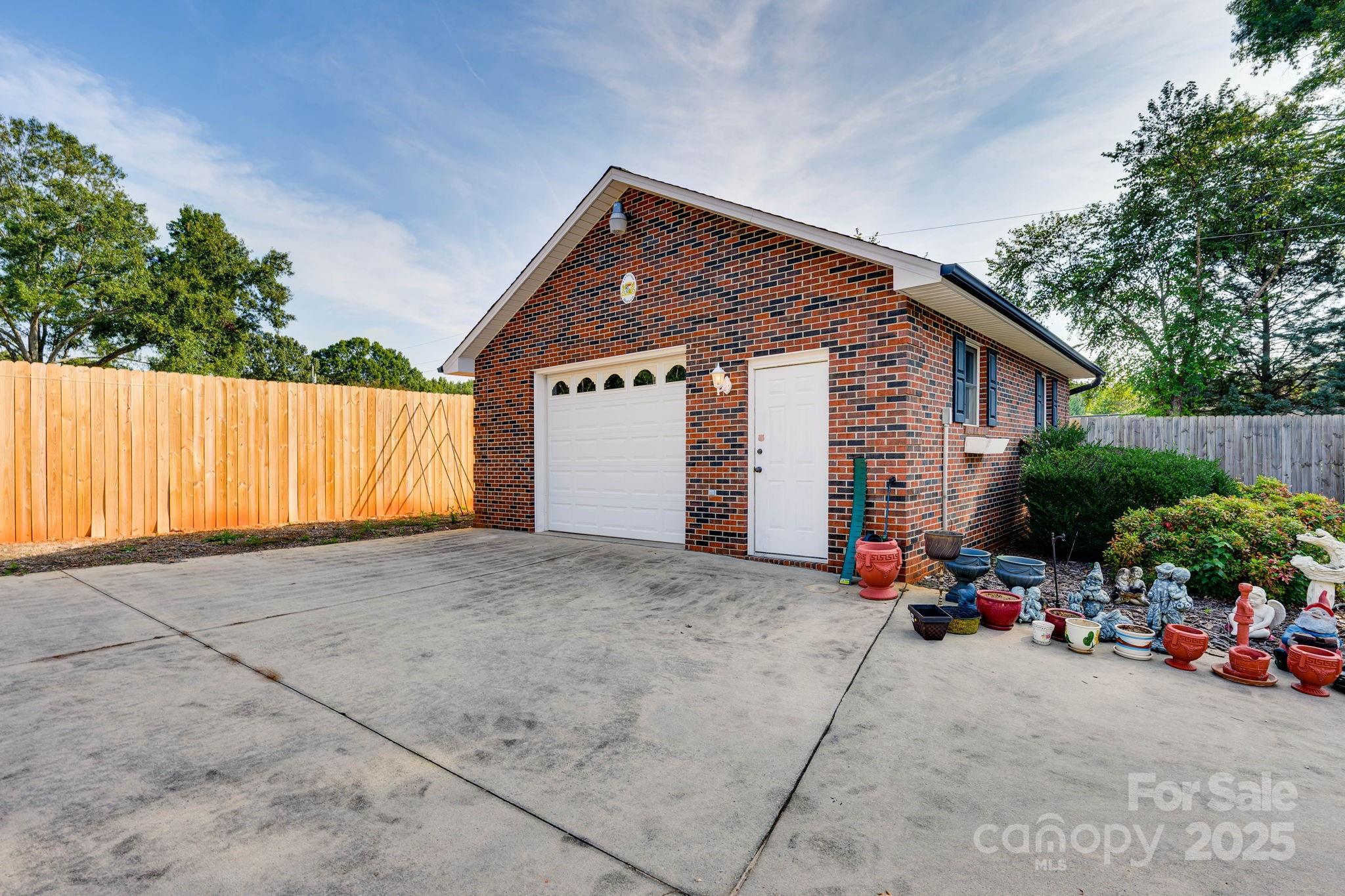3132 Fox Den Circle Property Photo 3