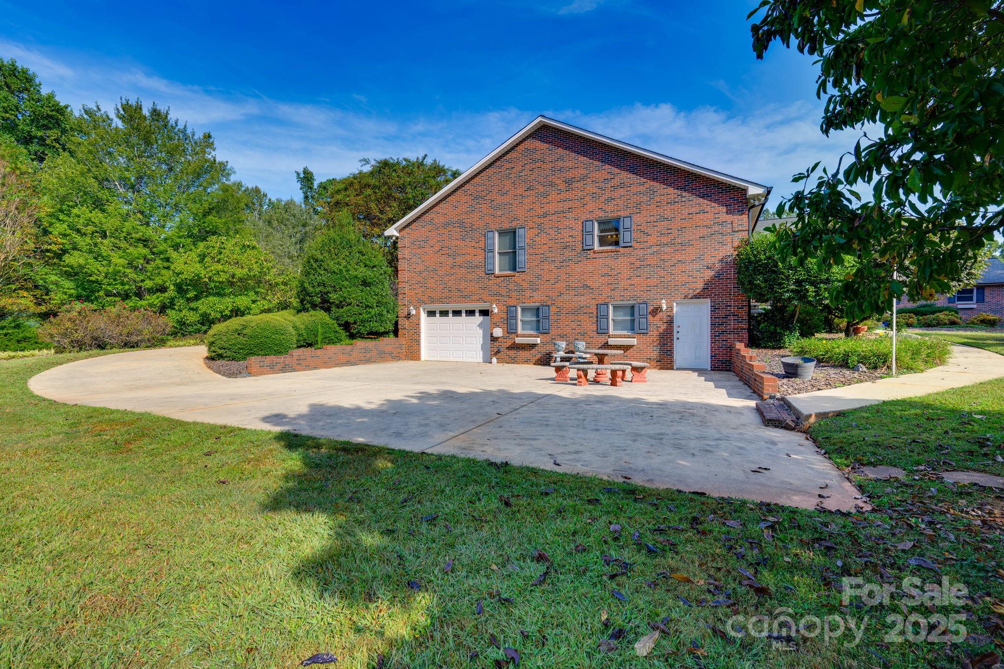 3132 Fox Den Circle Property Photo 6