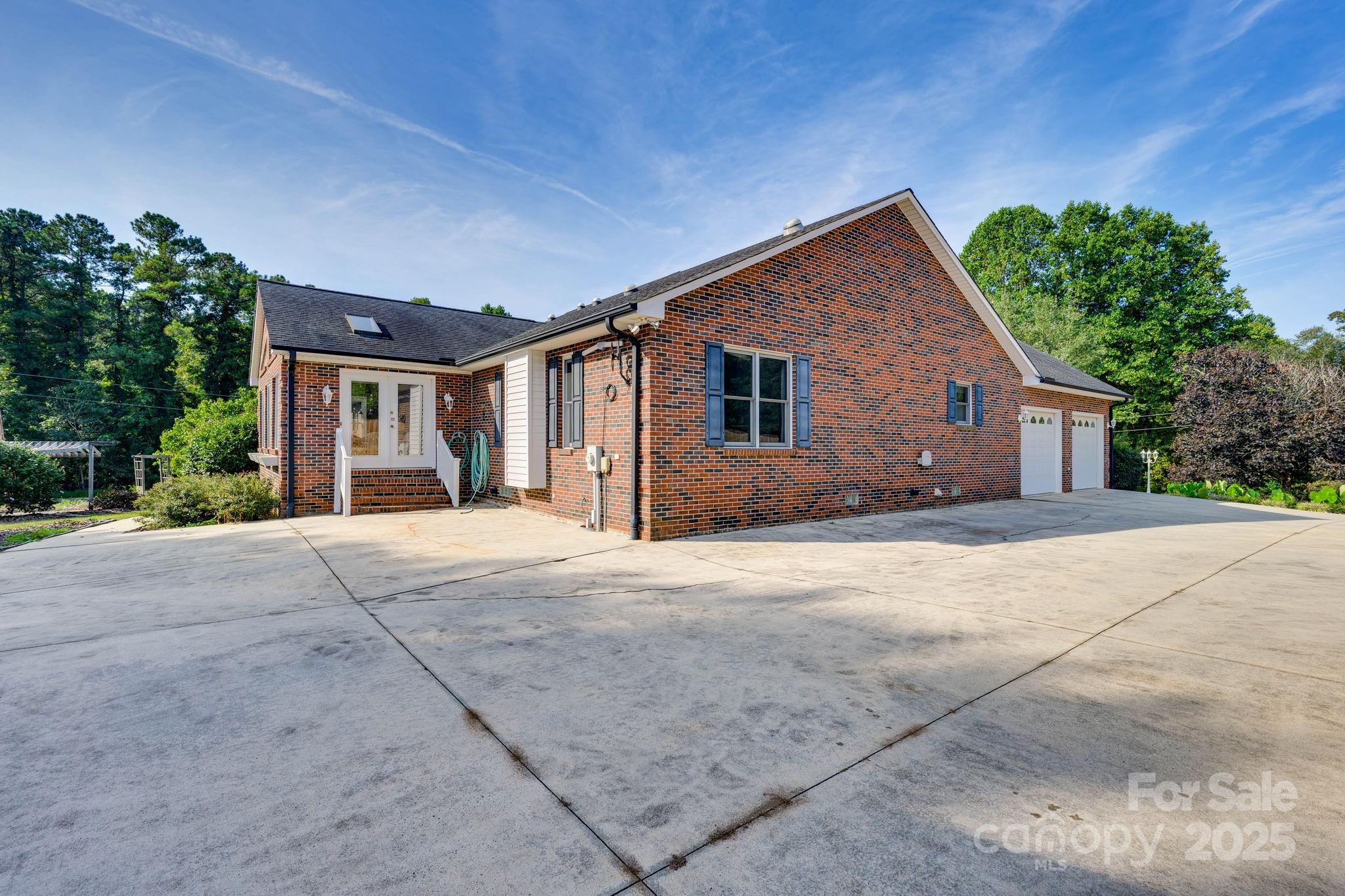 3132 Fox Den Circle Property Photo 10