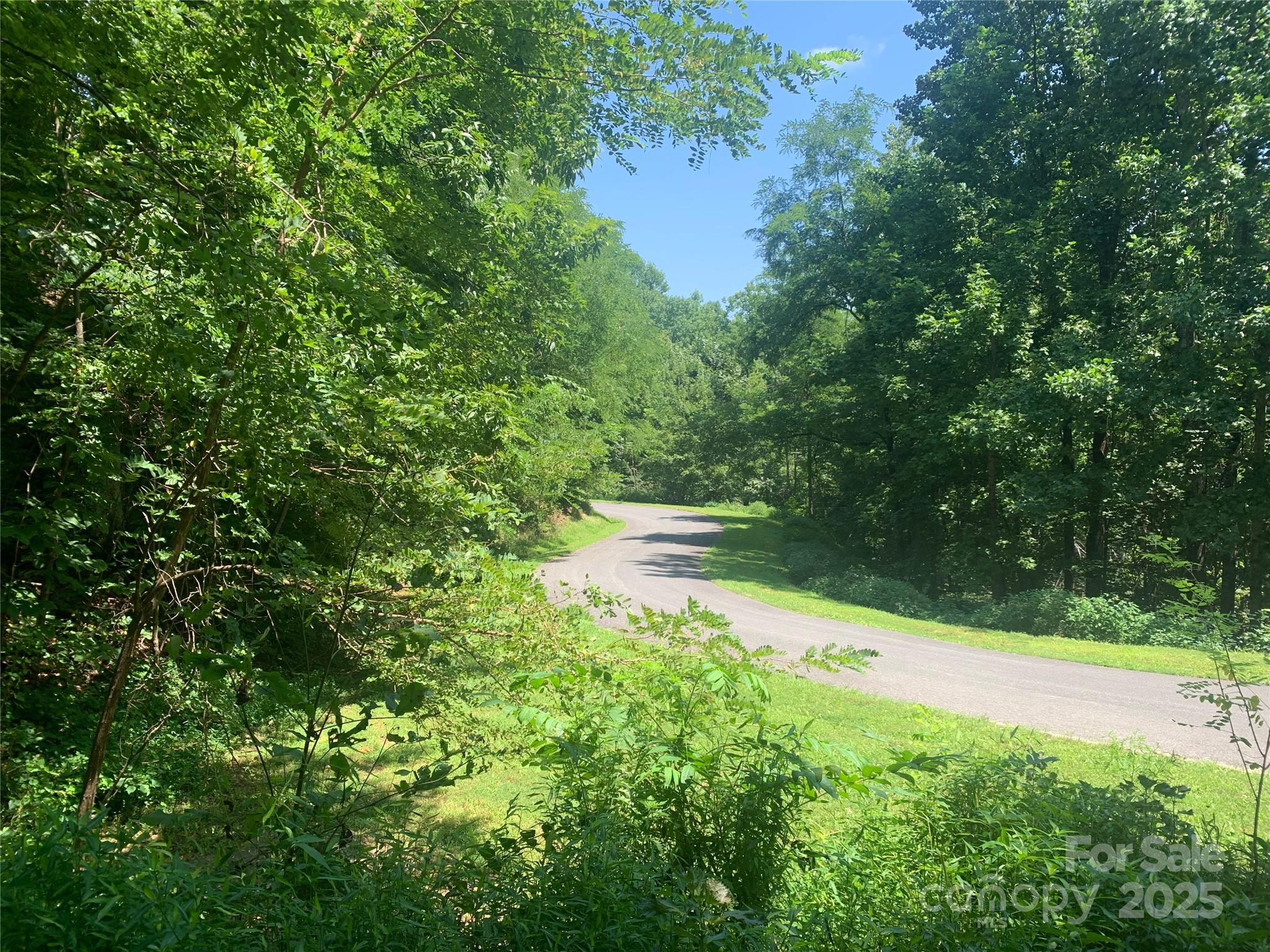 1915 Creston Drive T-18 Property Photo 5