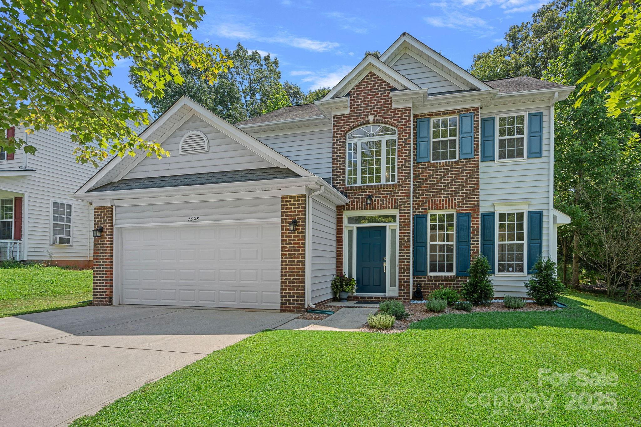 7528 Grabill Drive Property Photo 1